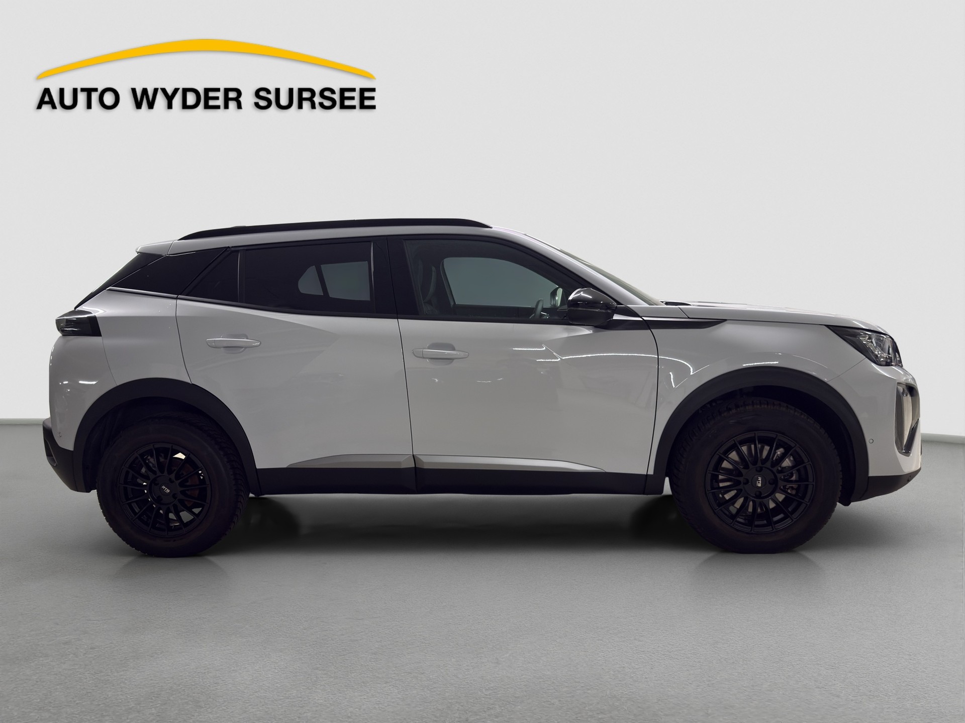 PEUGEOT 2008 1.2 Hybrid 145 Allure Premium-image-6