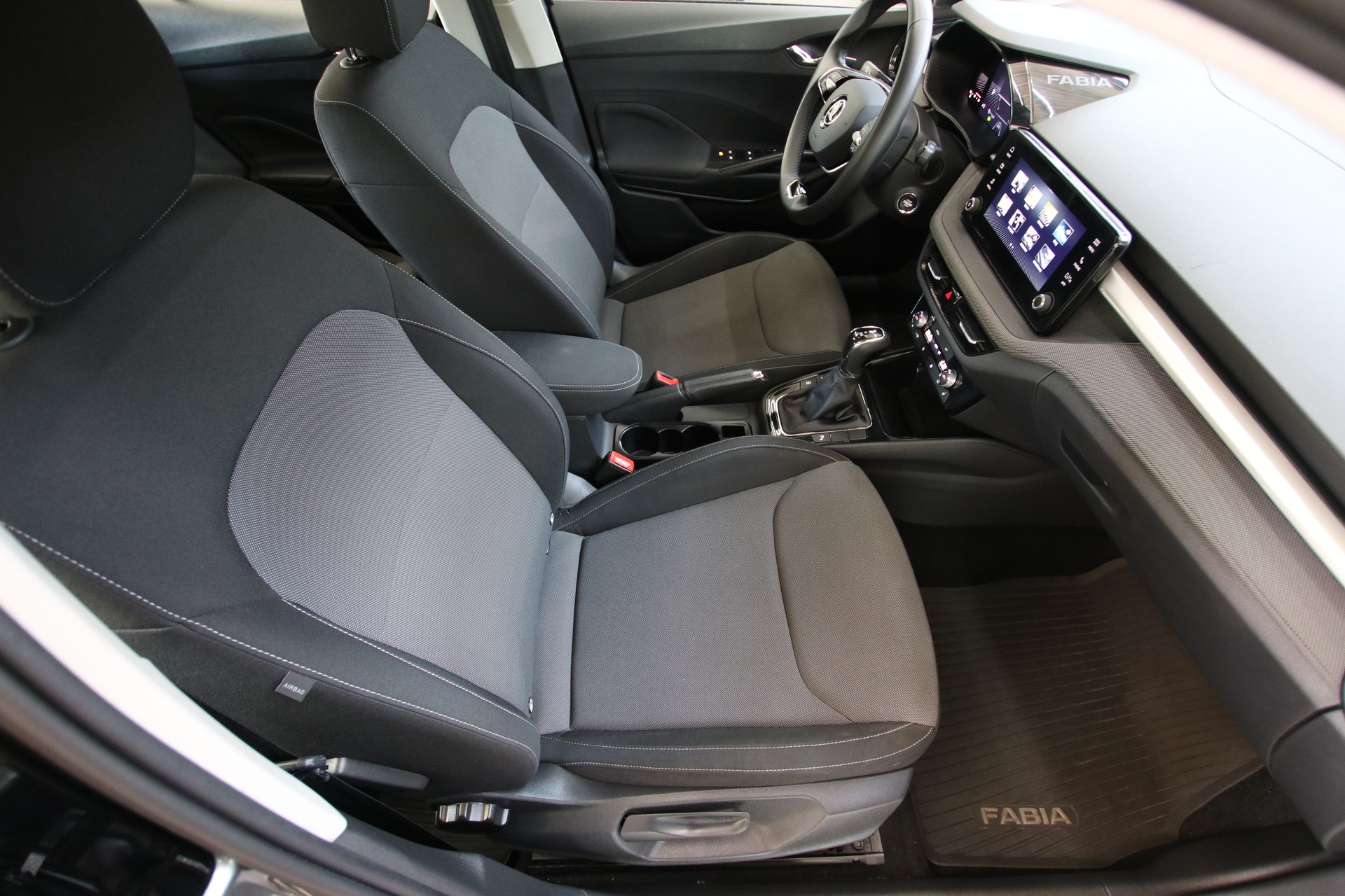 SKODA Fabia 1.0 TSI Dynamic DSG-image-12