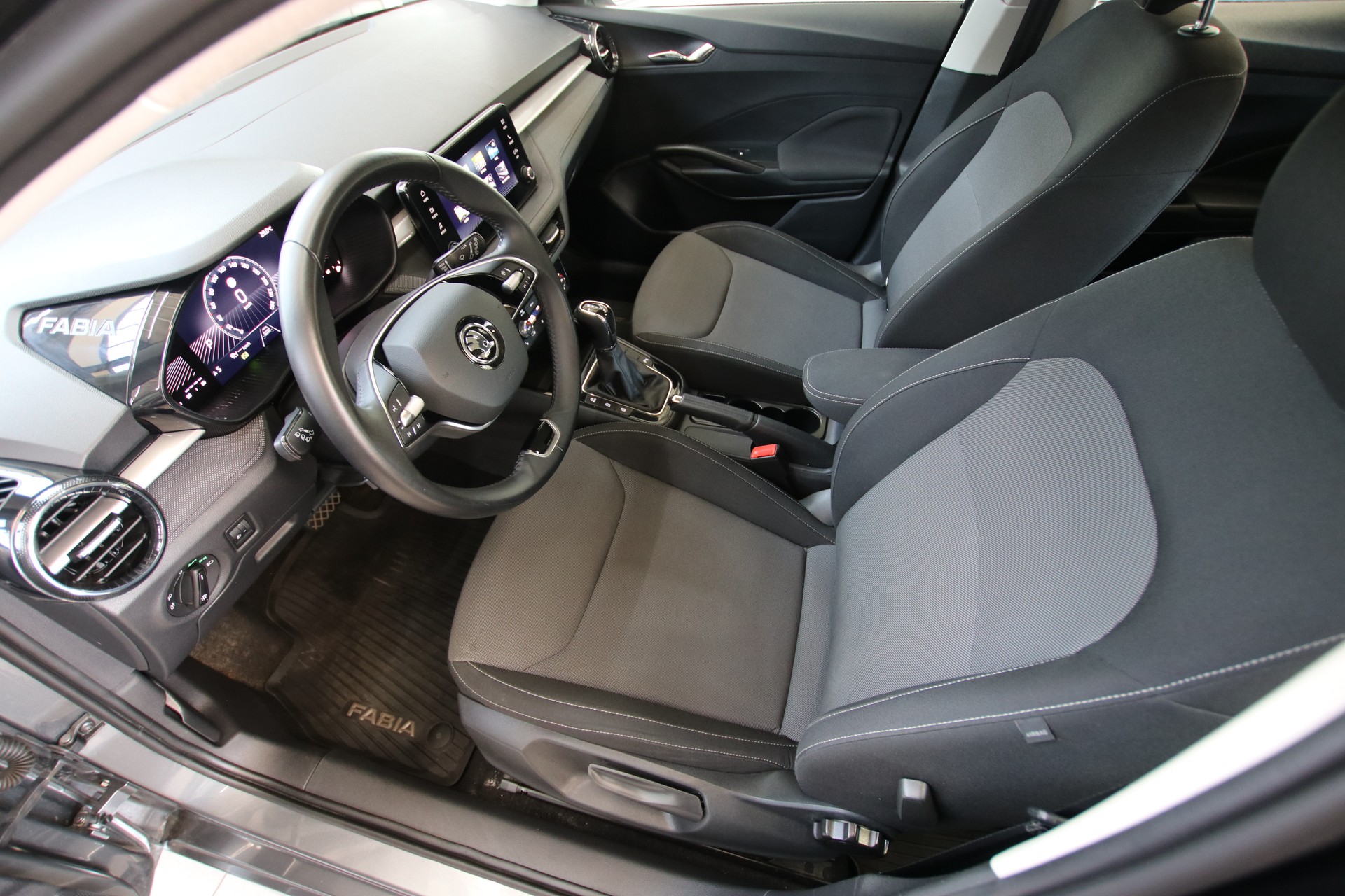 SKODA Fabia 1.0 TSI Dynamic DSG-image-11