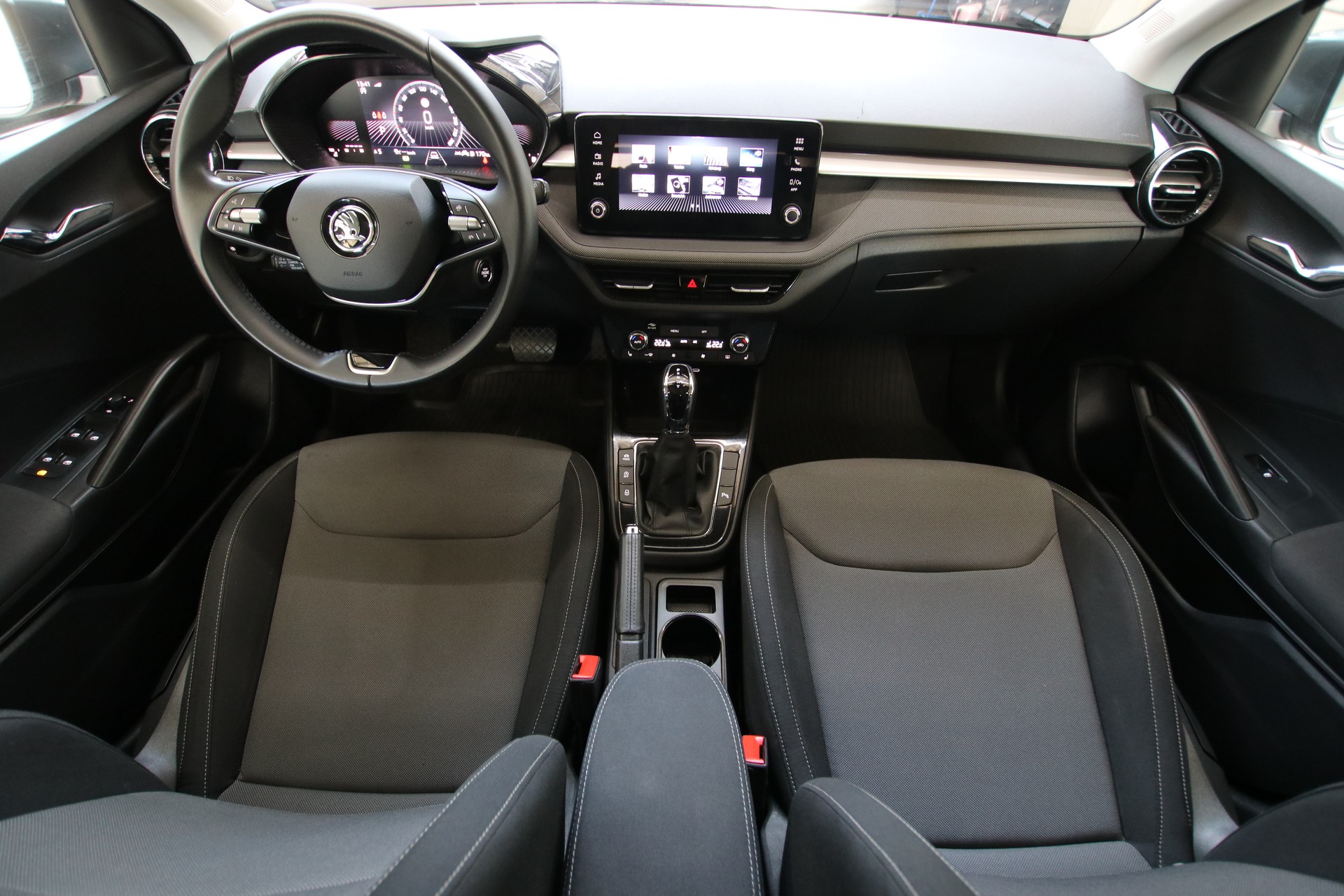 SKODA Fabia 1.0 TSI Dynamic DSG-image-9