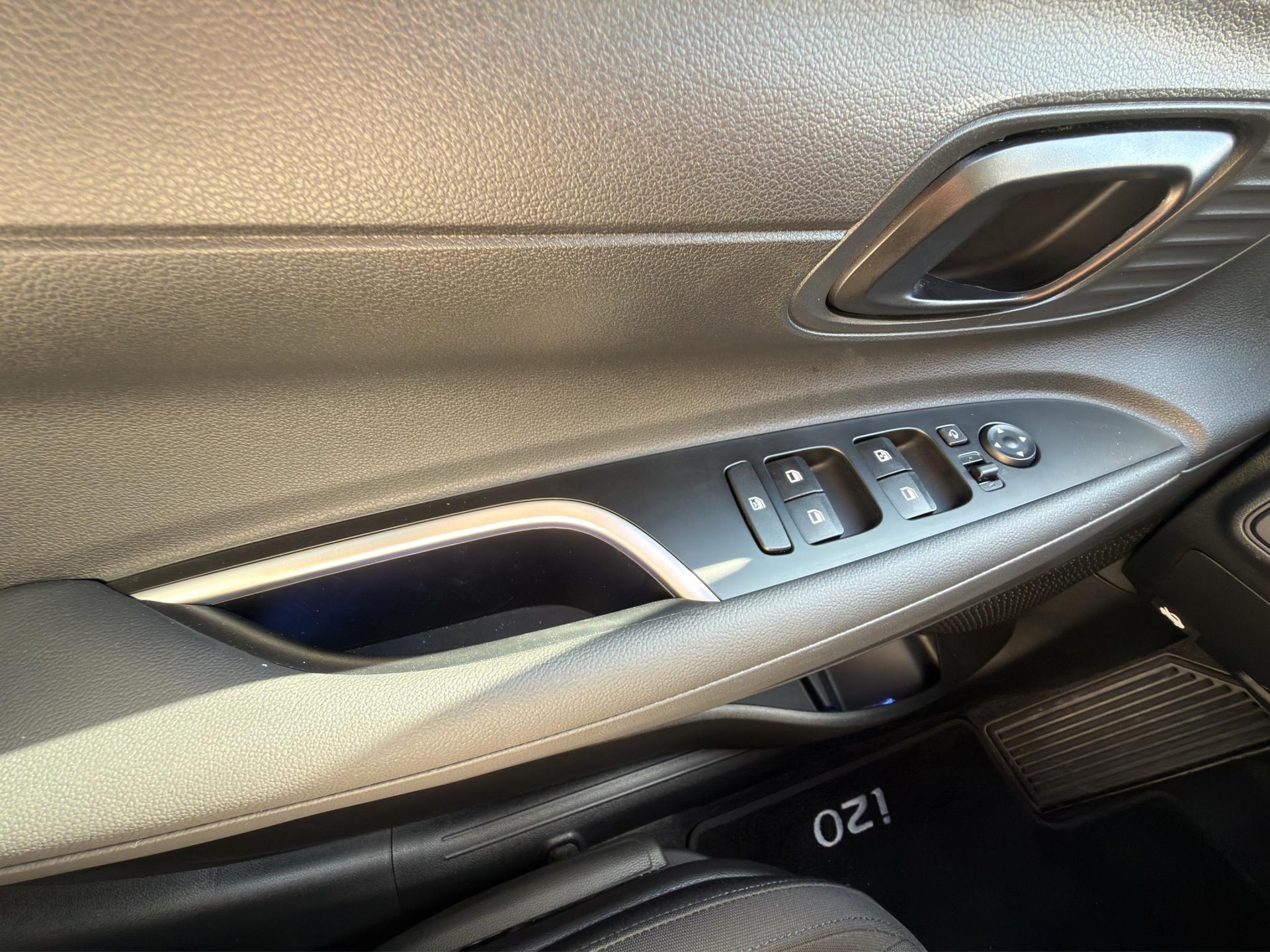 HYUNDAI i20 1.0 T-GDi Amplia DCT-image-8