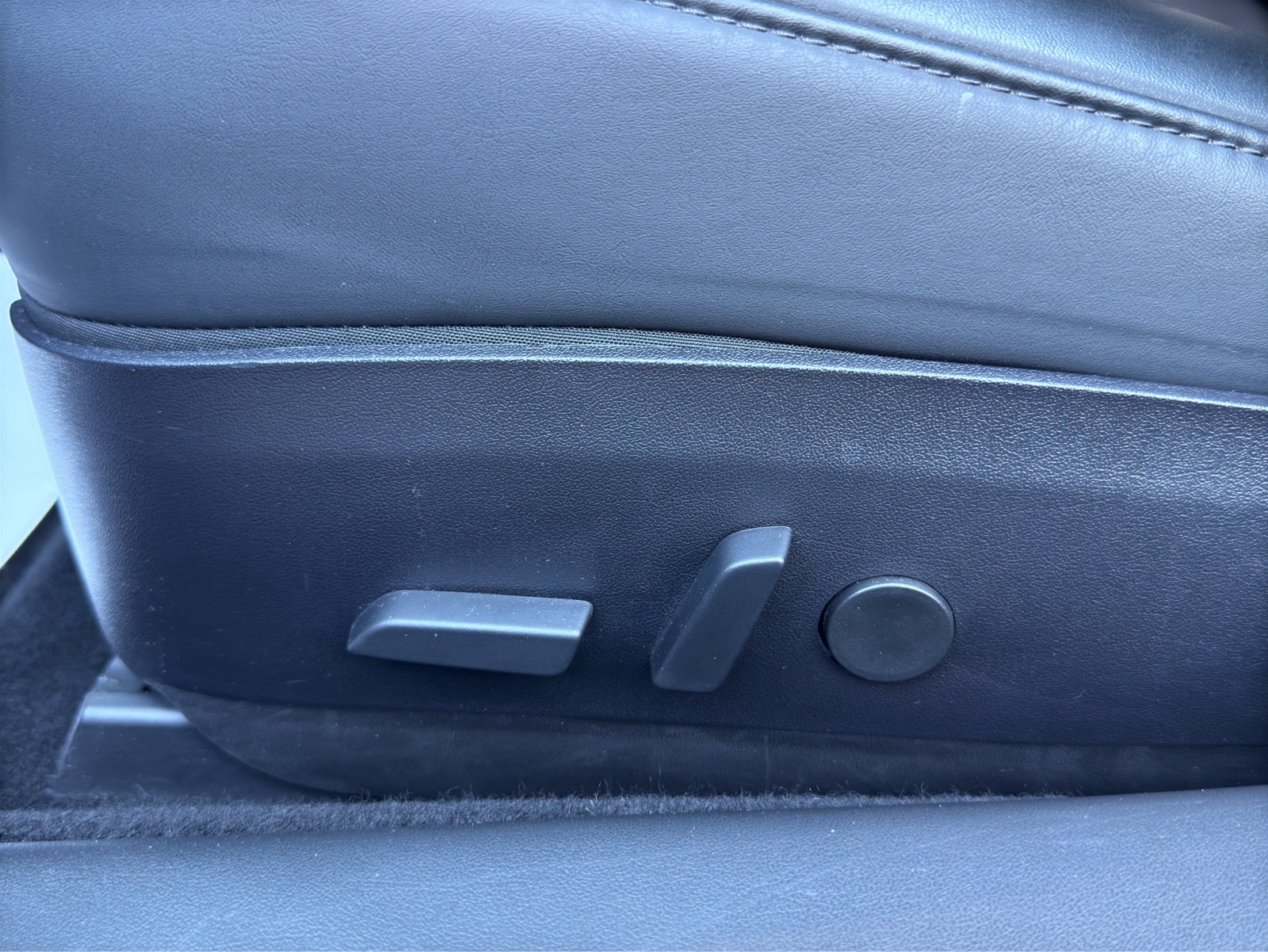 TESLA Model 3 Long Range Dual Motor AWD-image-18