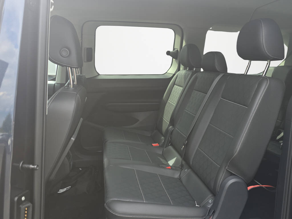 FORD TOURNEO CONNECT Grand 1.5 EcoBoost Titanium-image-14