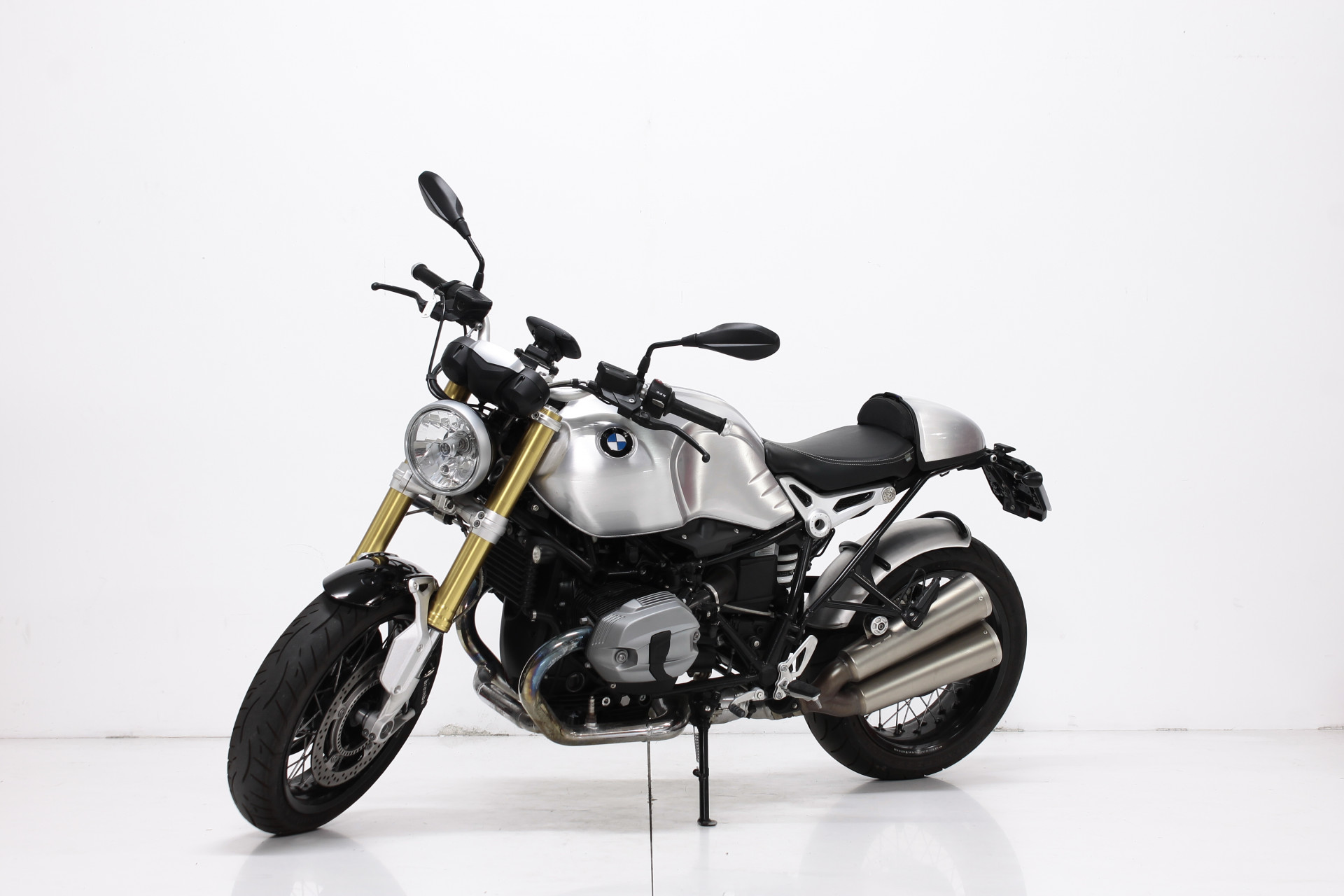 BMW R nineT-showroom-element-3