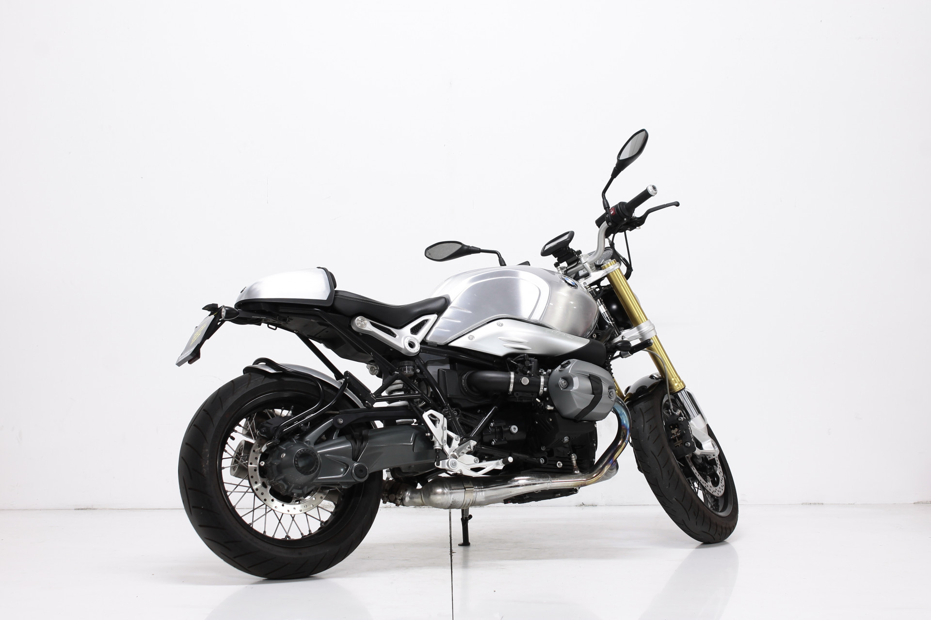 BMW R nineT-showroom-element-2