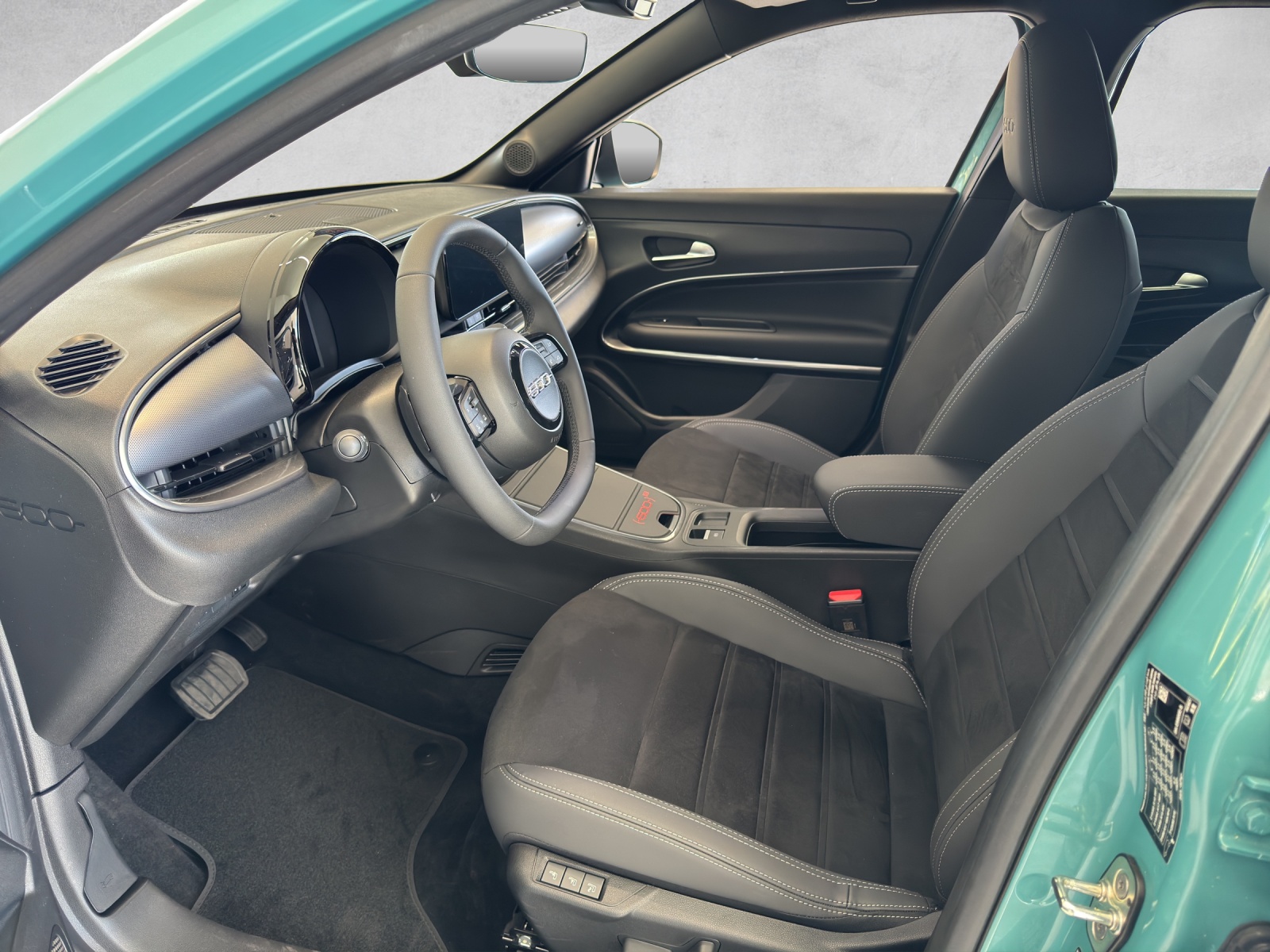 FIAT 600 1.2 Hybrid 145 Sport-image-9