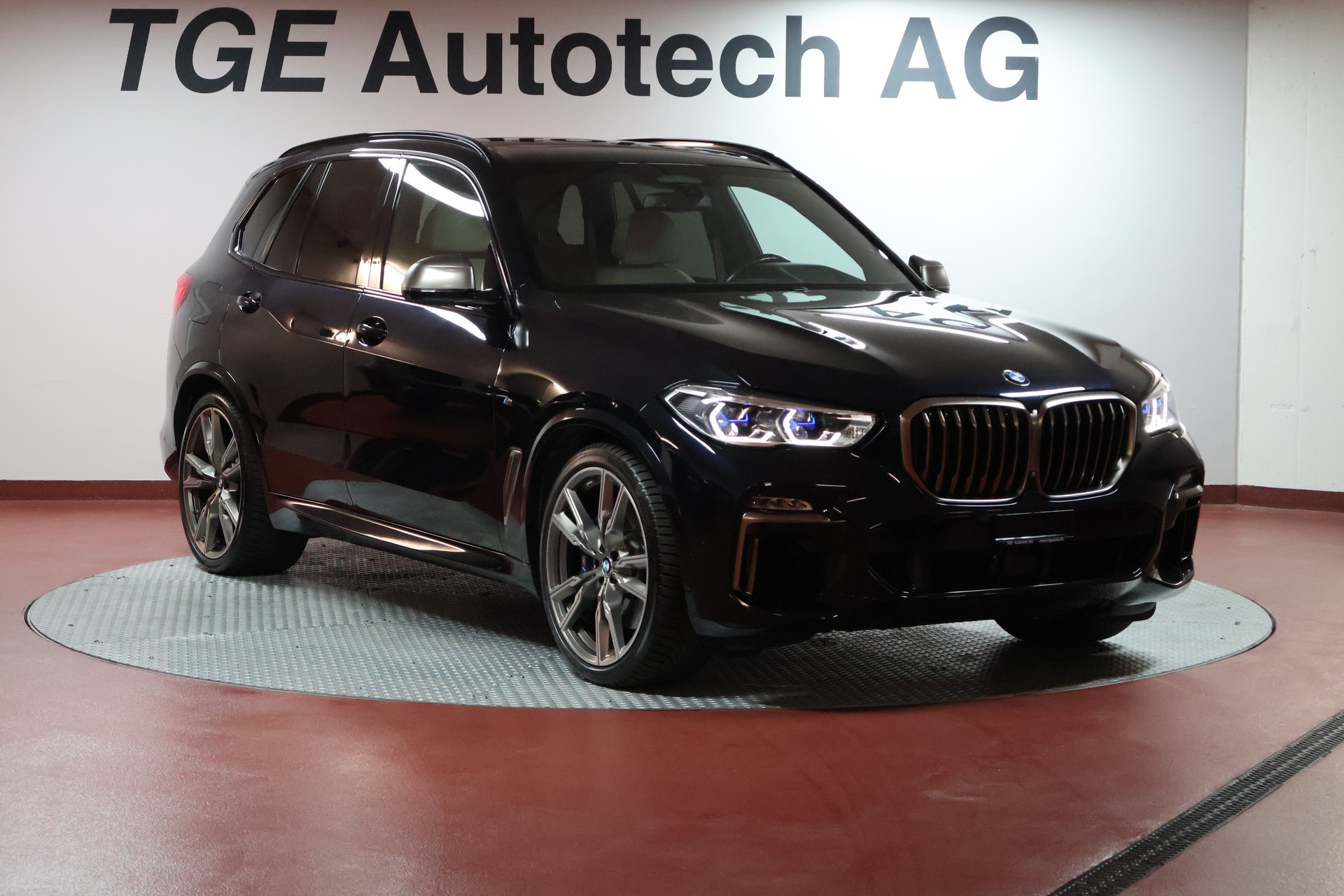 BMW X5 xDrive M50d Steptronic-showroom-element-2