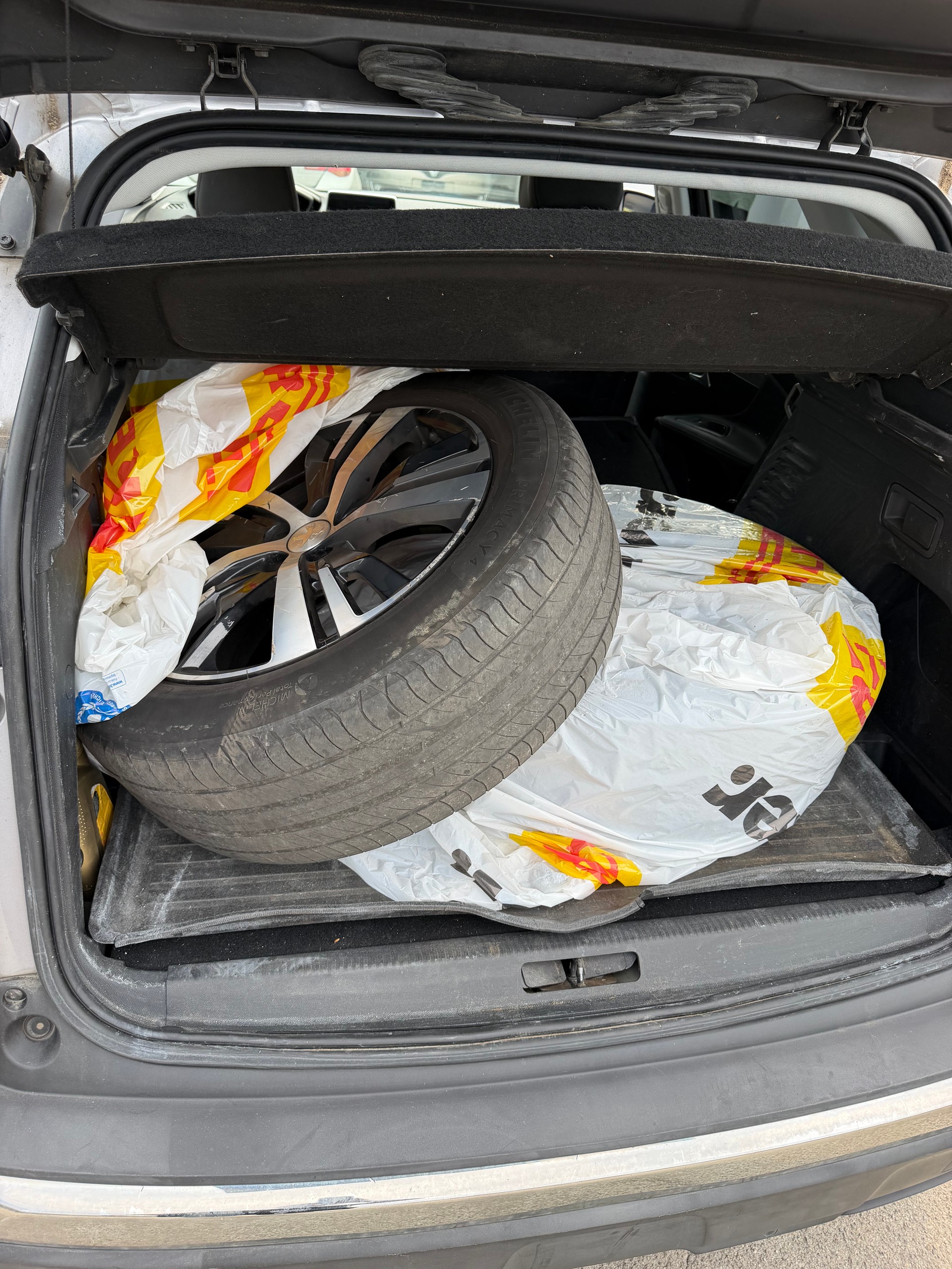 PEUGEOT 3008 1.2 PureTech Business Line EAT-image-9