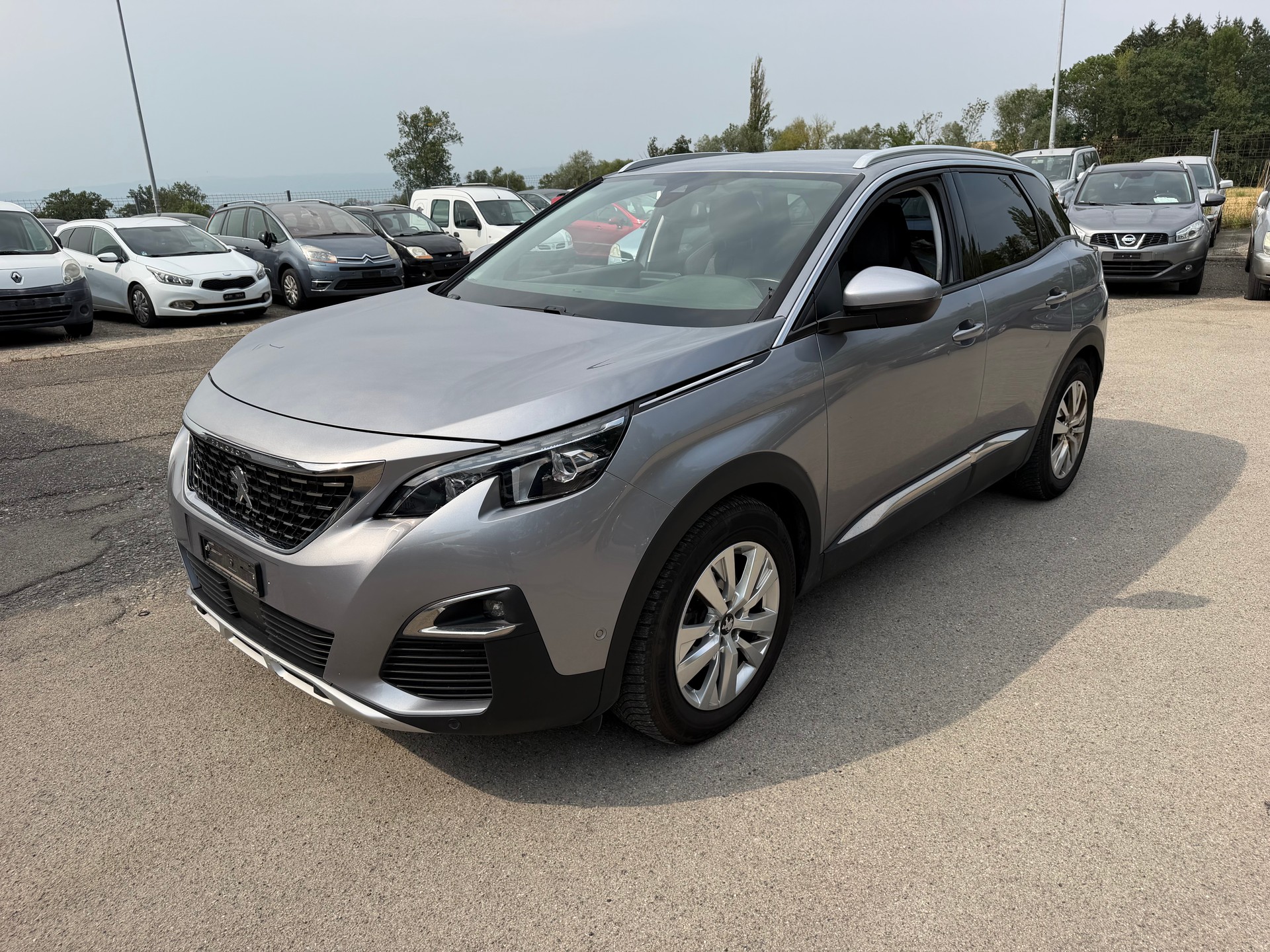 PEUGEOT 3008 1.2 PureTech Business Line EAT-image-1