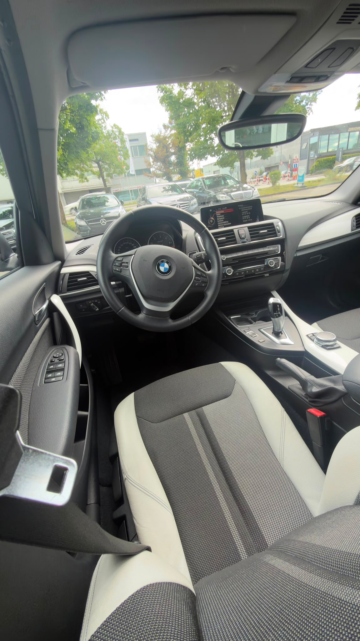 BMW 120d xDrive Urban Line Steptronic-image-10