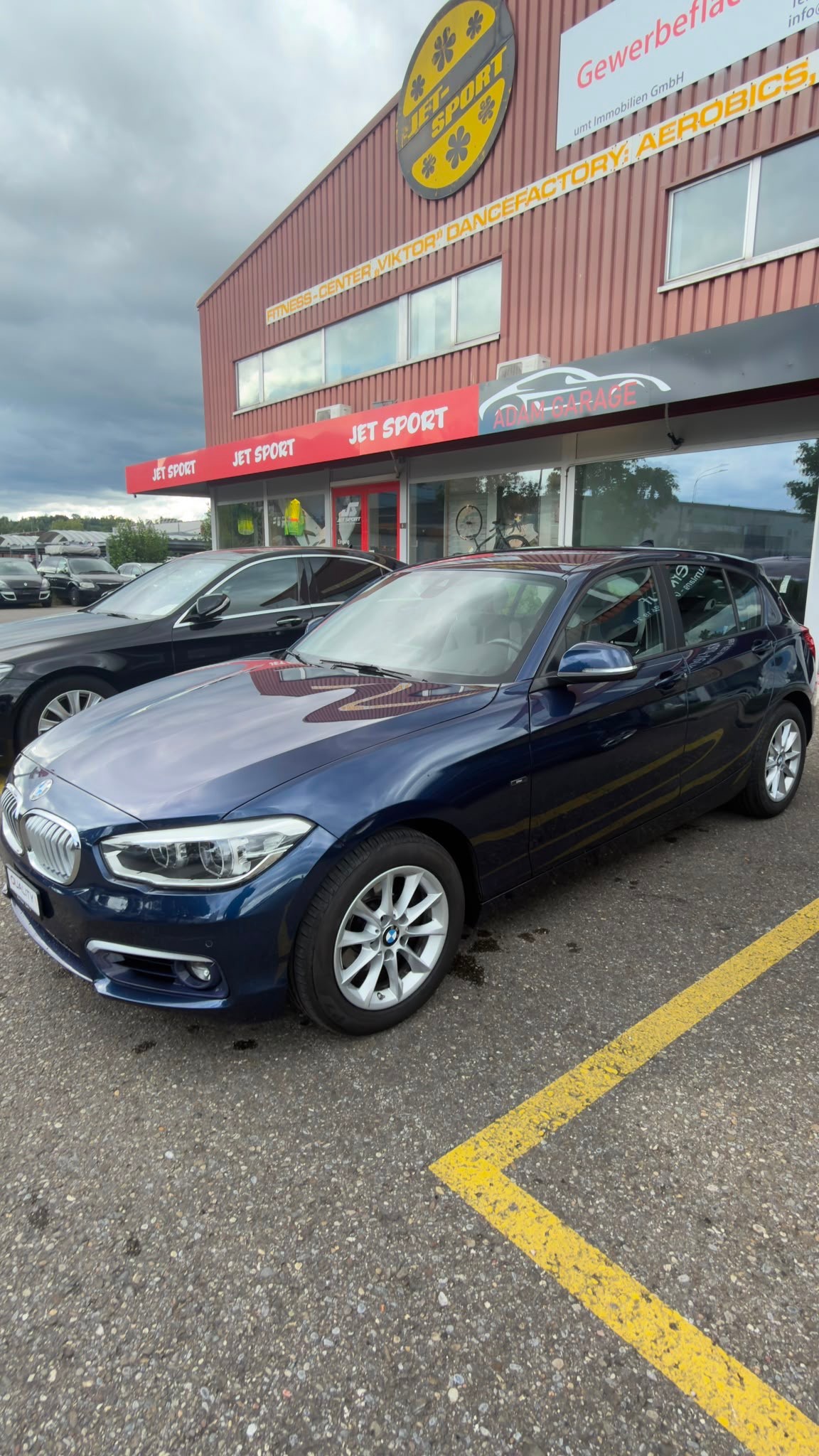 BMW 120d xDrive Urban Line Steptronic-image-1