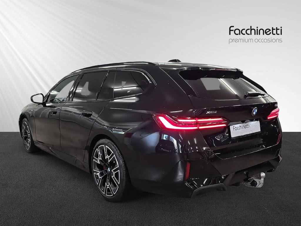 BMW 520d xDrive 48V Touring M Sport Pro Steptronic-image-3