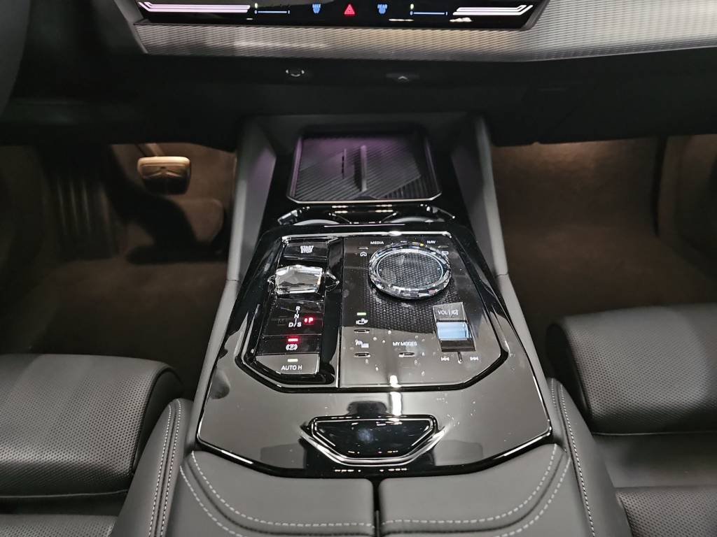 BMW 520d xDrive 48V Touring M Sport Pro Steptronic-image-13