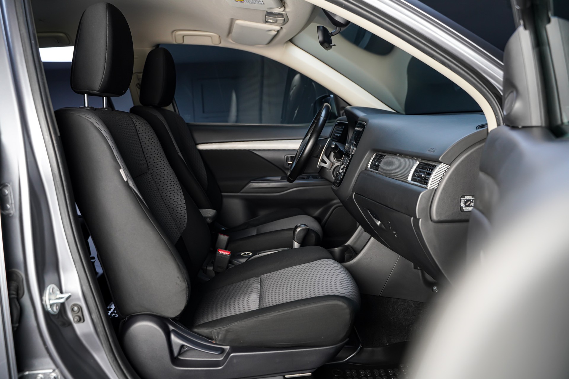 MITSUBISHI Outlander 2.0 Intense CVT-image-14