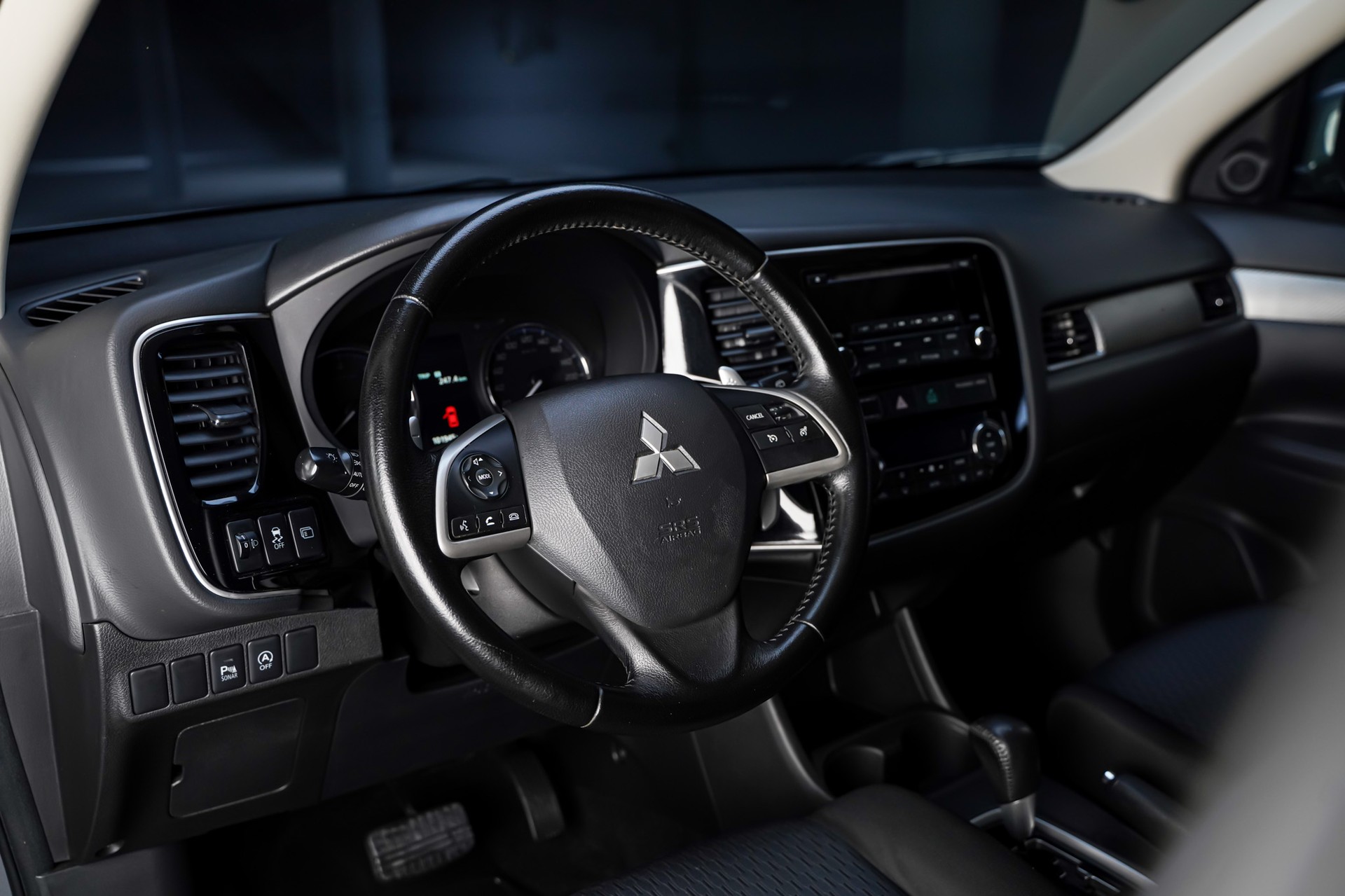 MITSUBISHI Outlander 2.0 Intense CVT-image-8