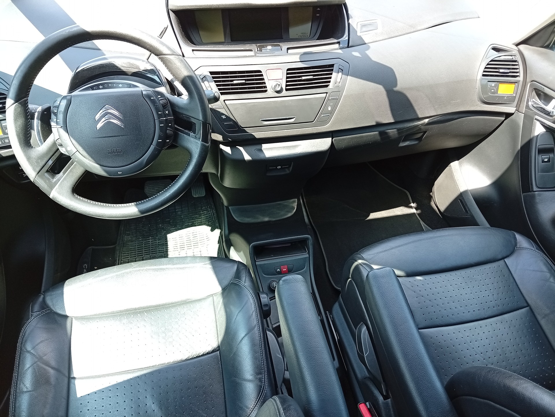 CITROEN Grand C4 Picasso 1.6i 16V Turbo Exclusive+ BMP6-image-8