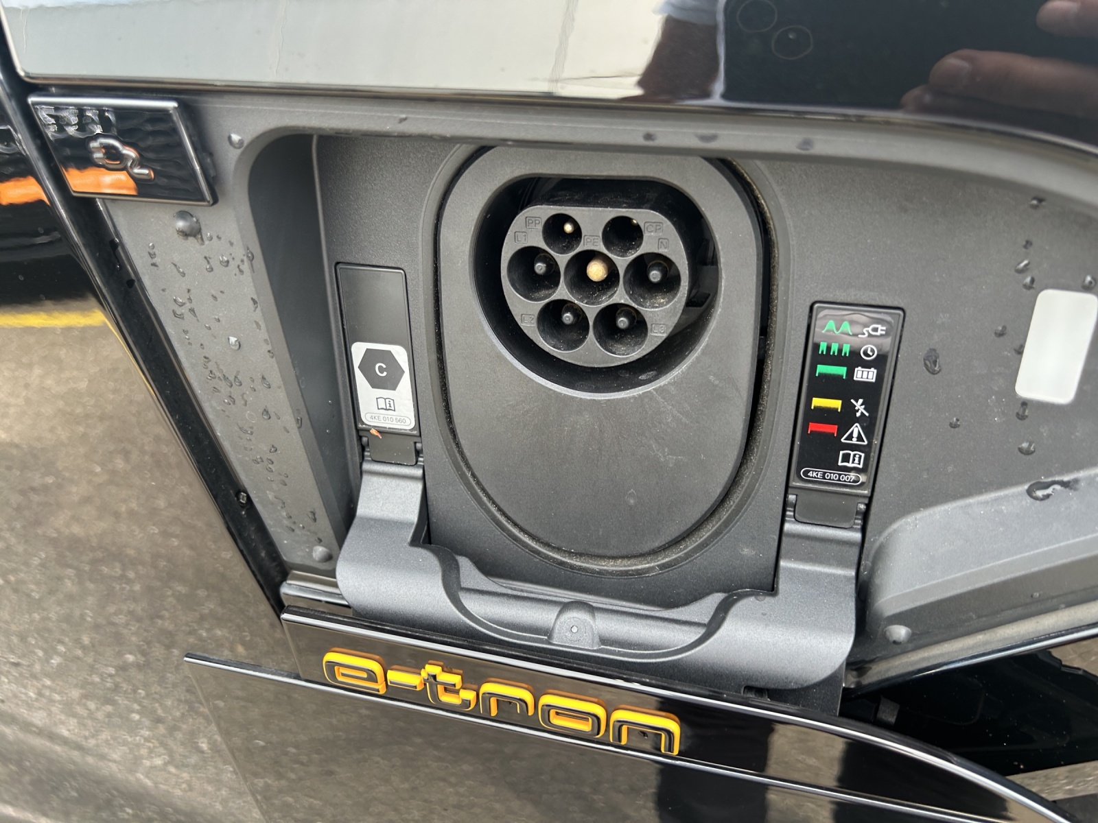 AUDI e-tron 55 S Line Black Edition quattro-image-13
