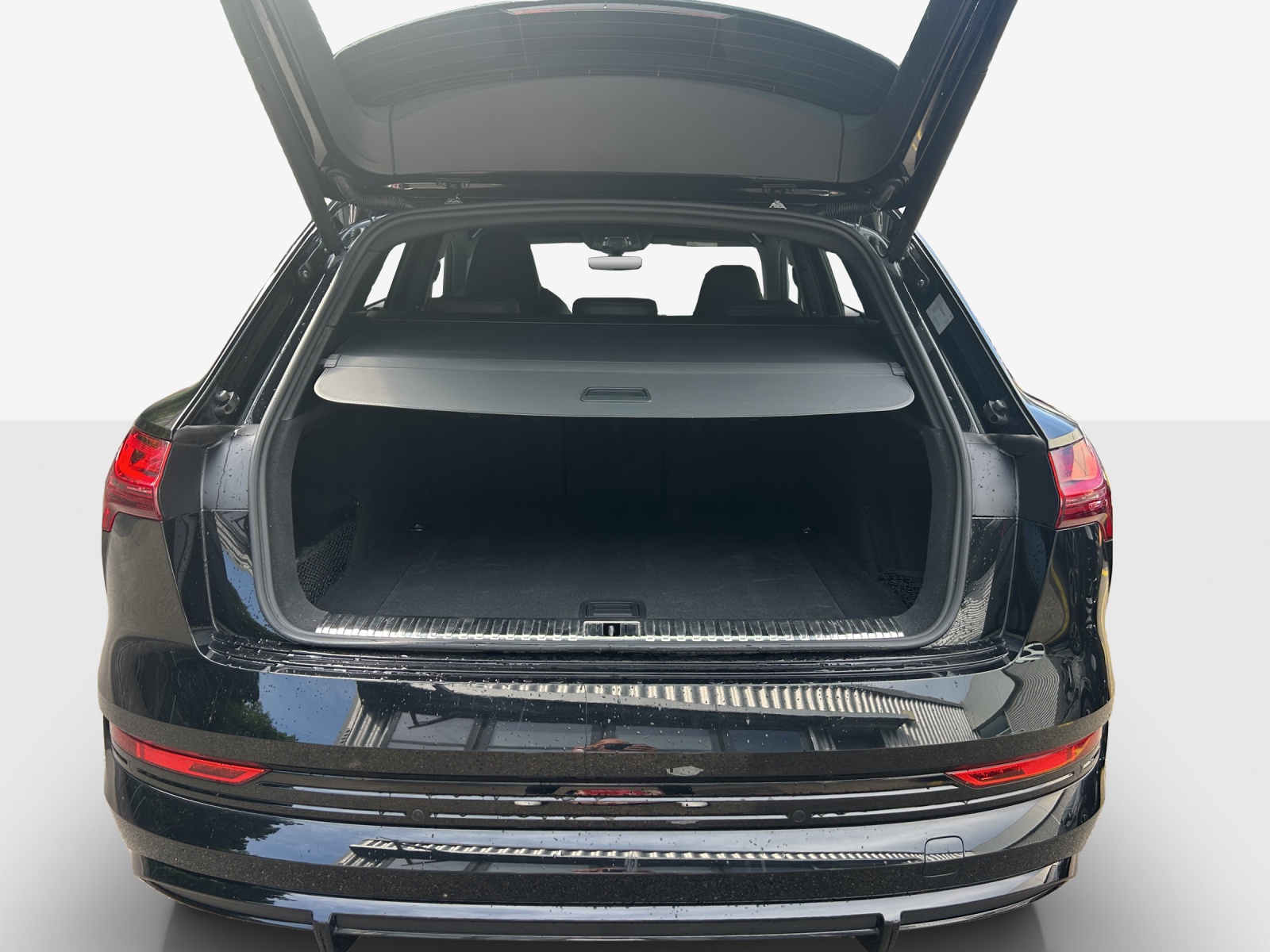 AUDI e-tron 55 S Line Black Edition quattro-image-12