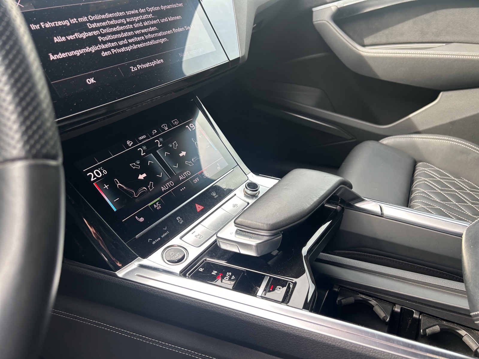 AUDI e-tron 55 S Line Black Edition quattro-image-15