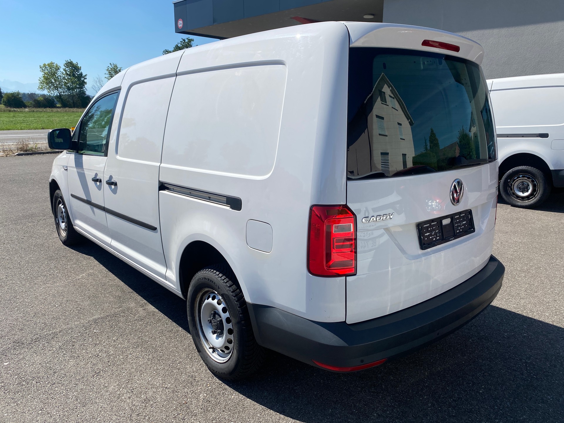 VW Caddy Maxi 2.0TDI BlueMotion Technology-showroom-element-1