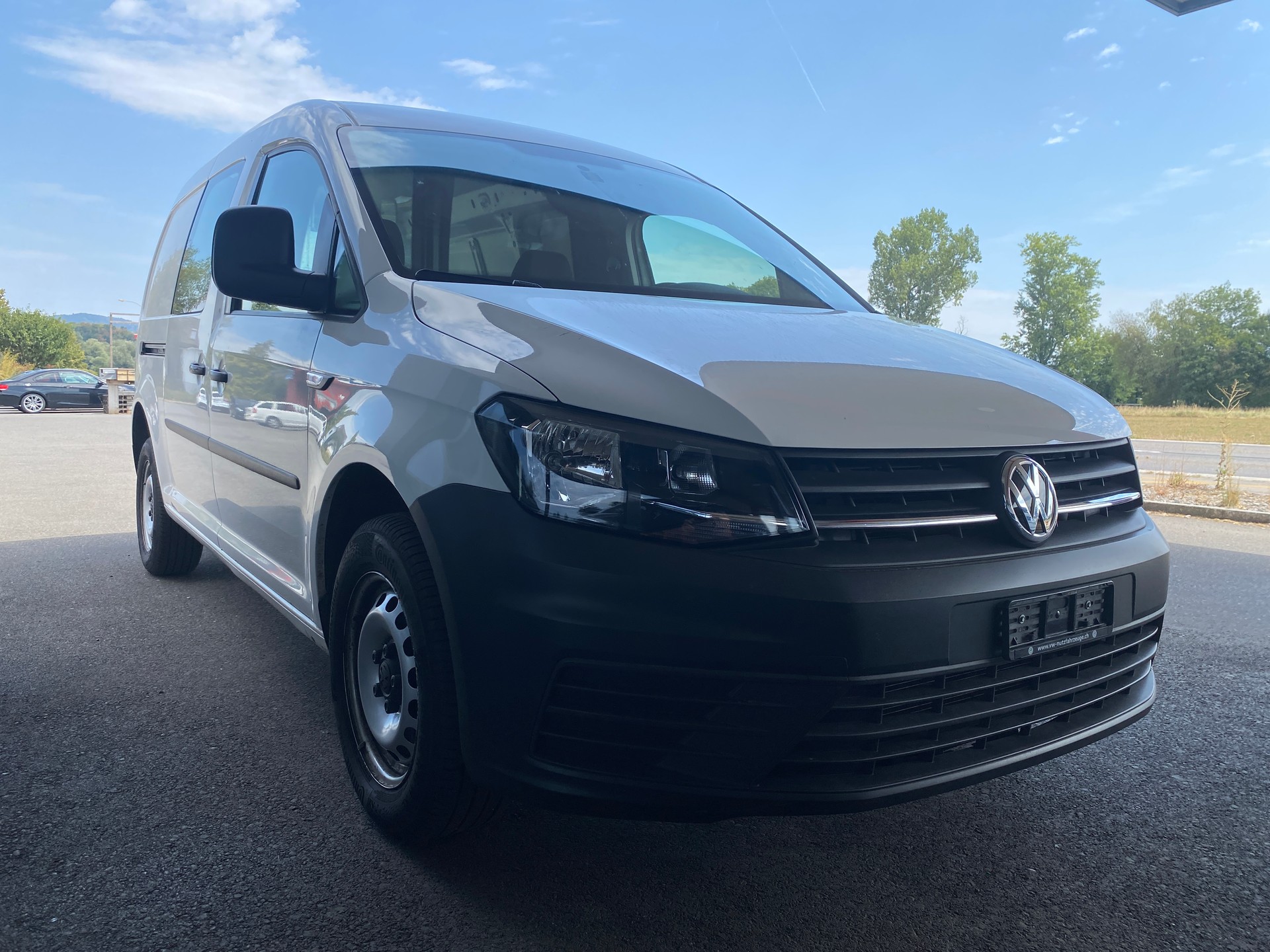 VW Caddy Maxi 2.0TDI BlueMotion Technology-image-3