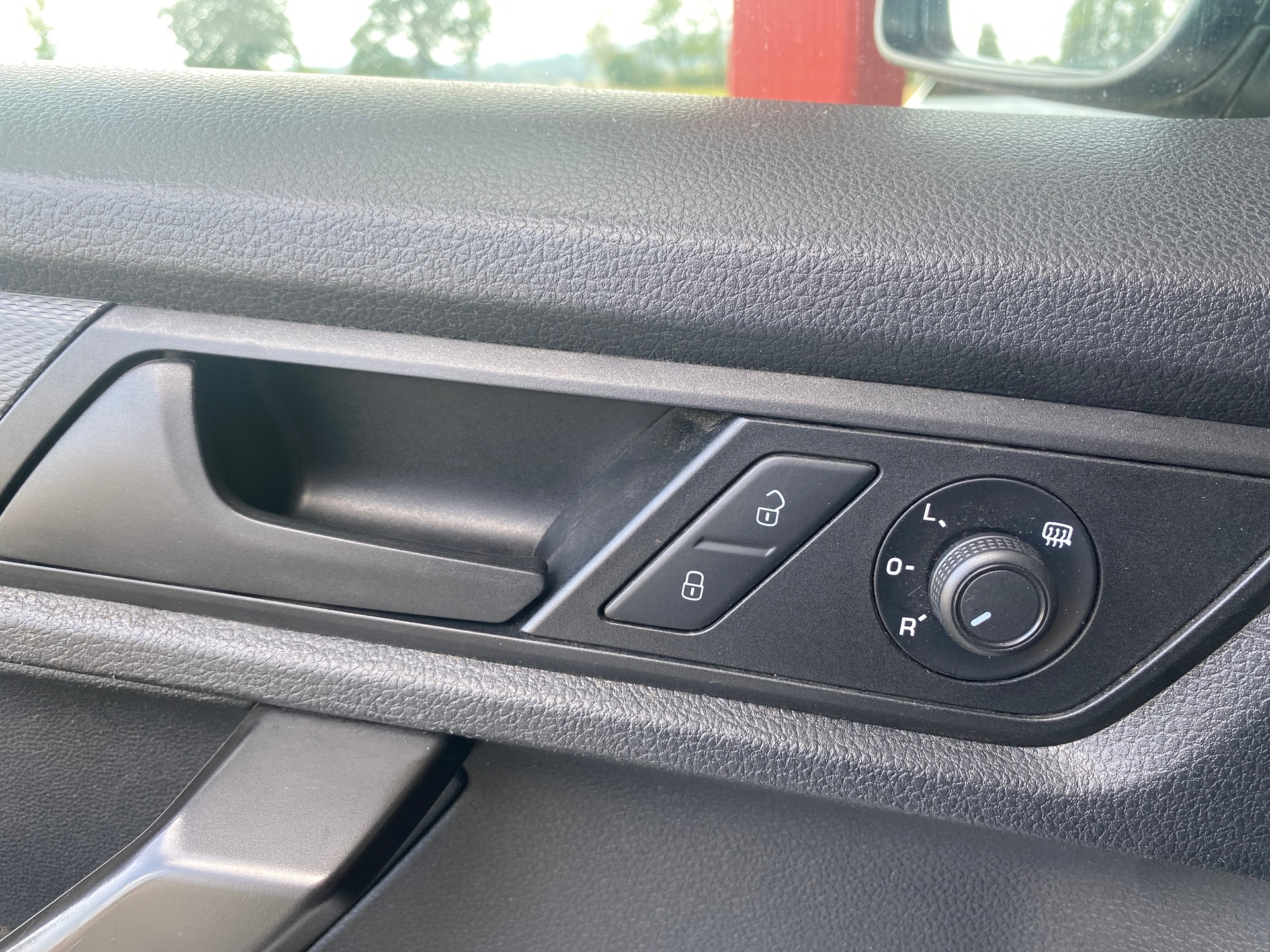 VW Caddy Maxi 2.0TDI BlueMotion Technology-image-9