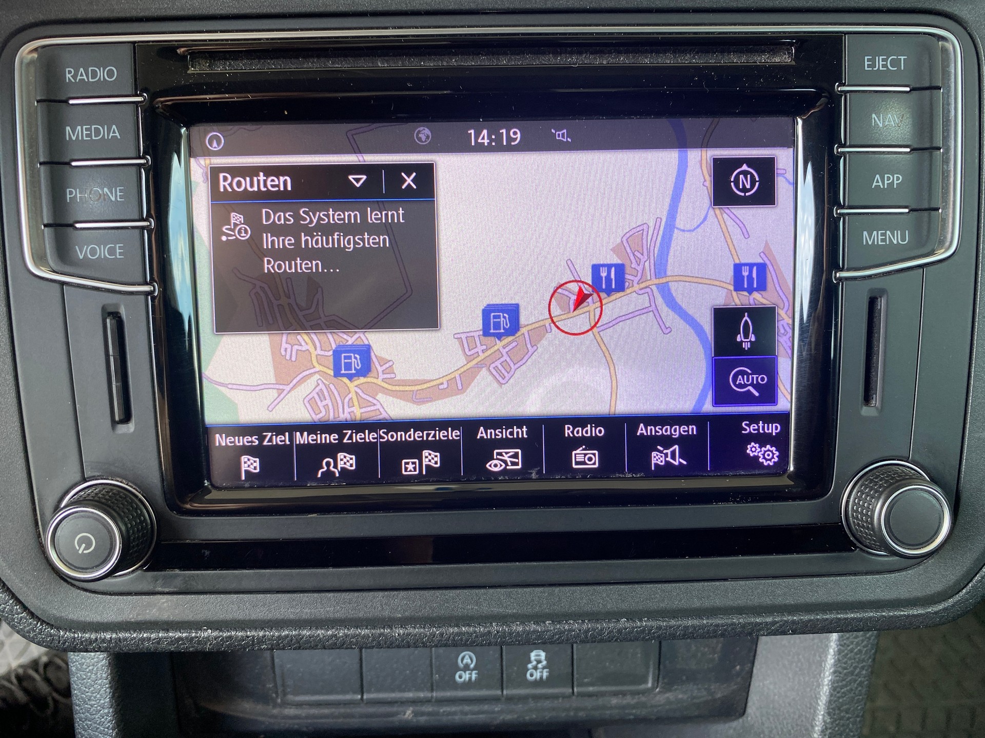 VW Caddy Maxi 2.0TDI BlueMotion Technology-image-11