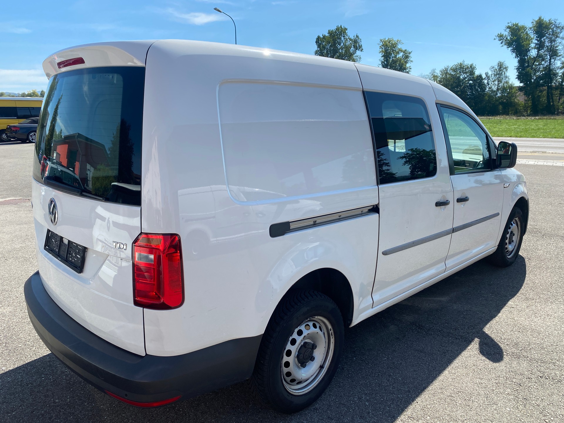 VW Caddy Maxi 2.0TDI BlueMotion Technology-showroom-element-2