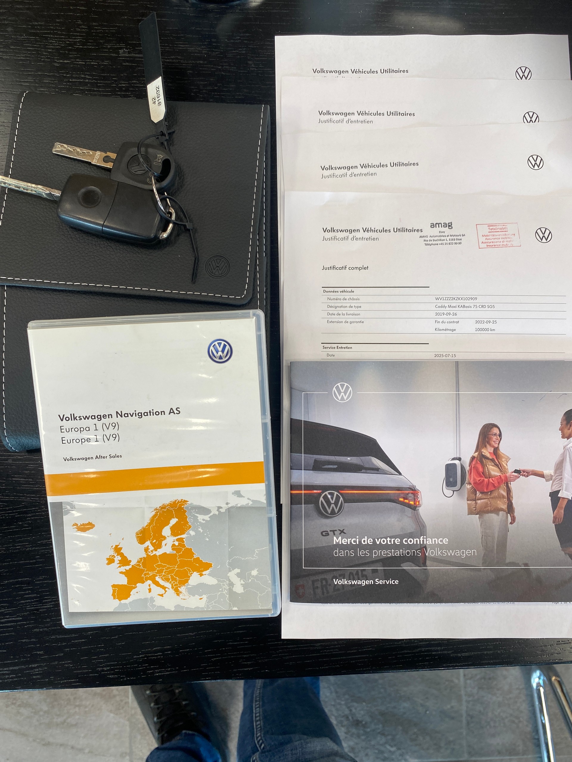 VW Caddy Maxi 2.0TDI BlueMotion Technology-image-12