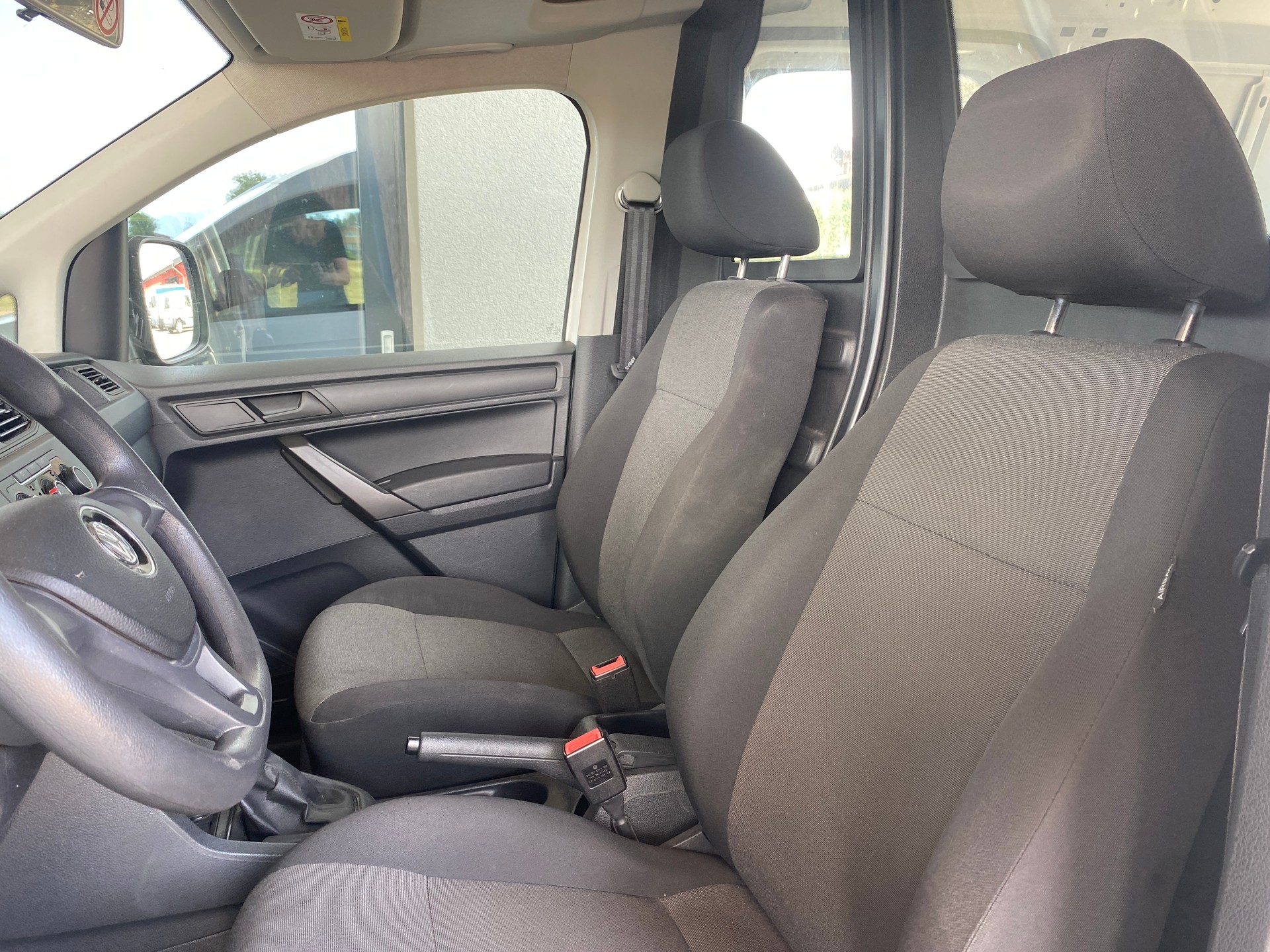 VW Caddy Maxi 2.0TDI BlueMotion Technology-image-5