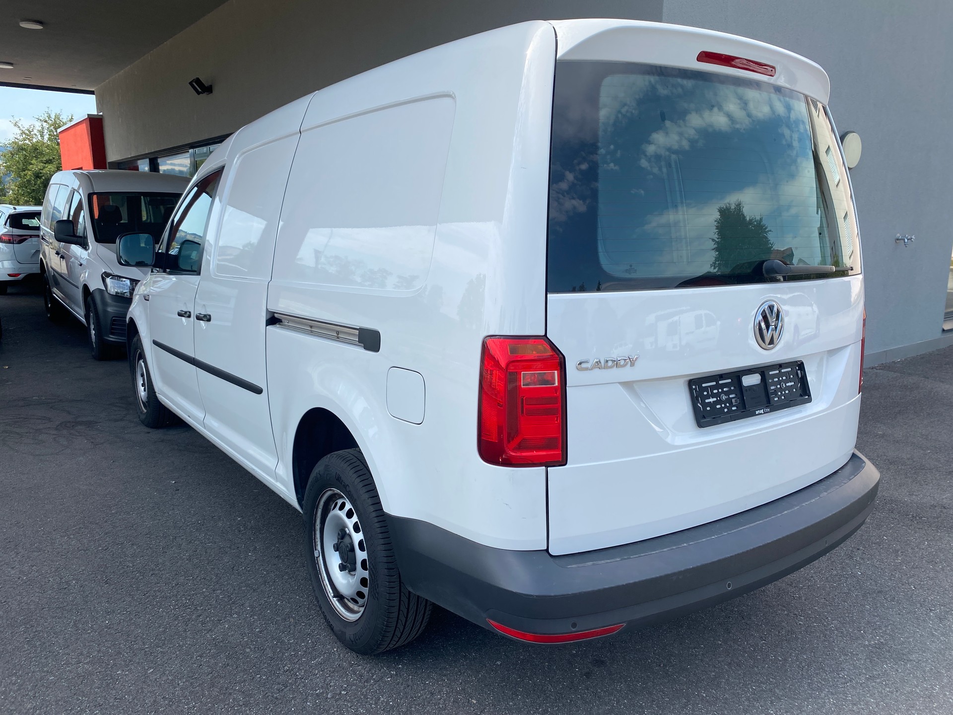 VW Caddy Maxi 2.0TDI BlueMotion Technology-image-1