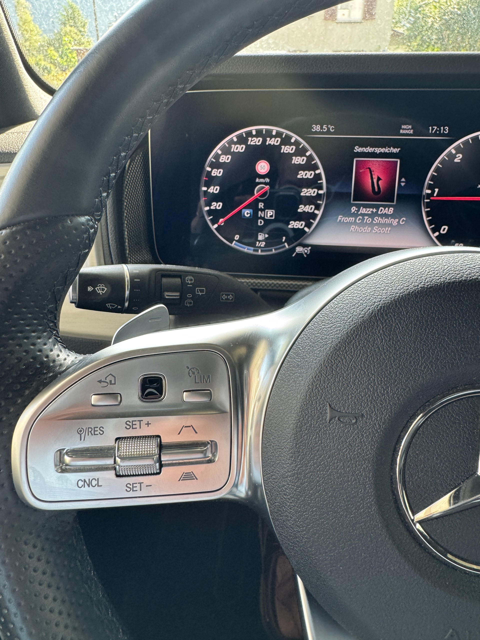 MERCEDES-BENZ G 350 d AMG Line 9G-Tronic-image-7