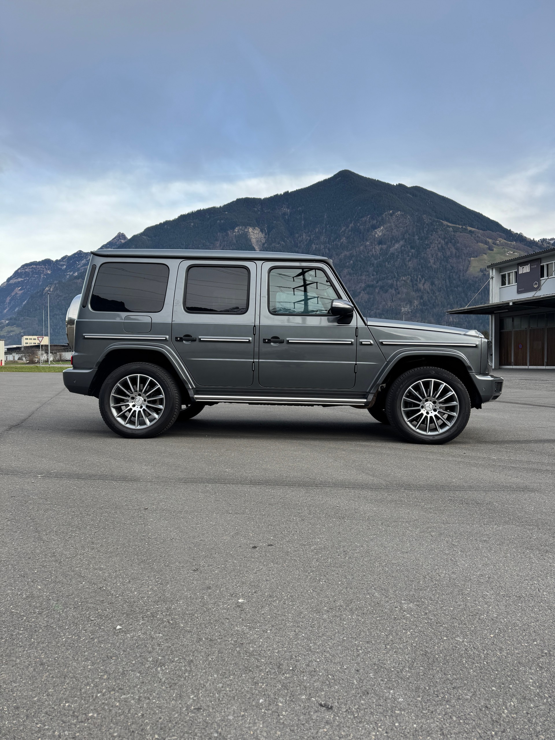 MERCEDES-BENZ G 350 d AMG Line 9G-Tronic-image-1