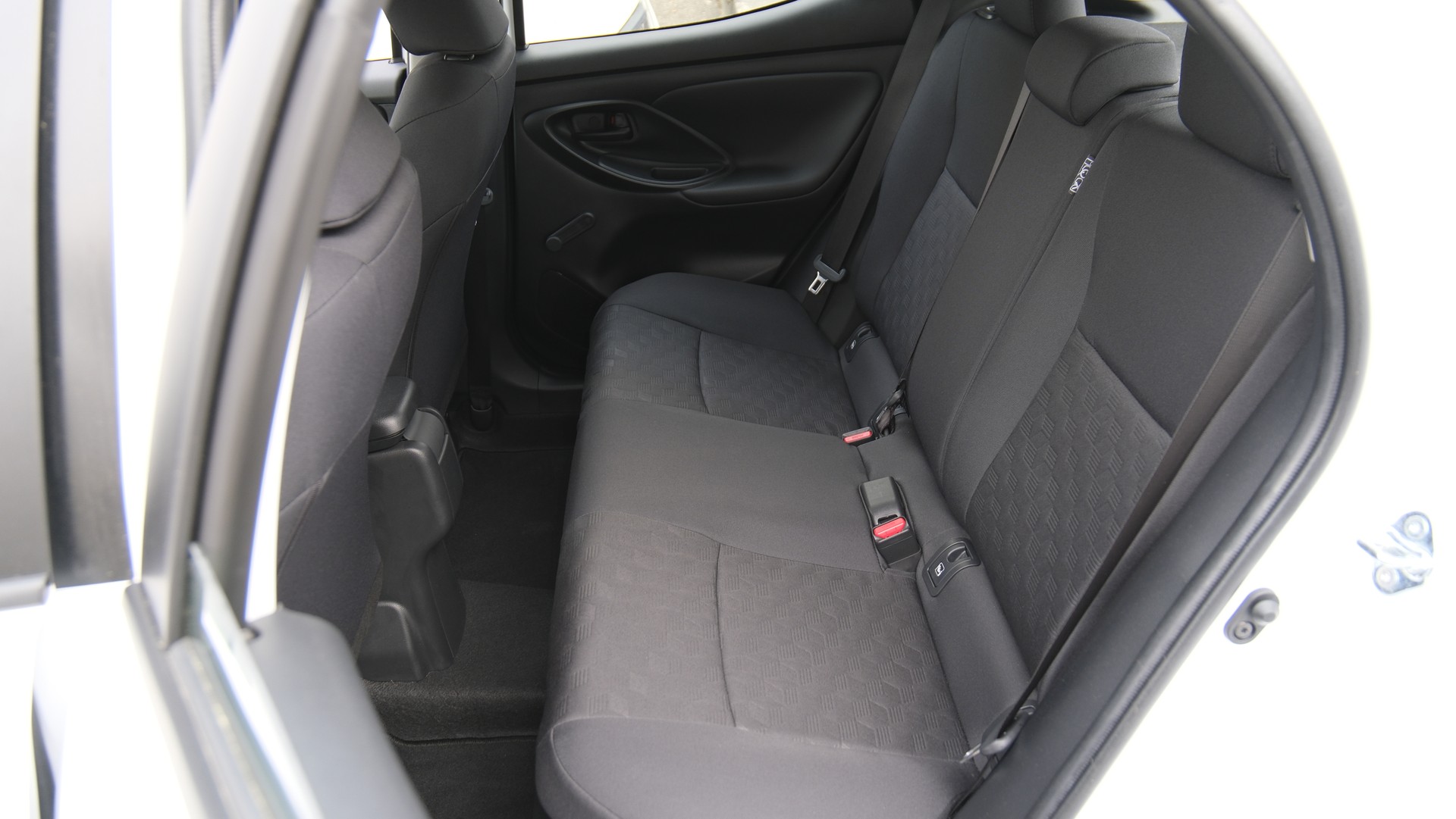 TOYOTA Yaris 1.5 Comfort e-CVT-image-22