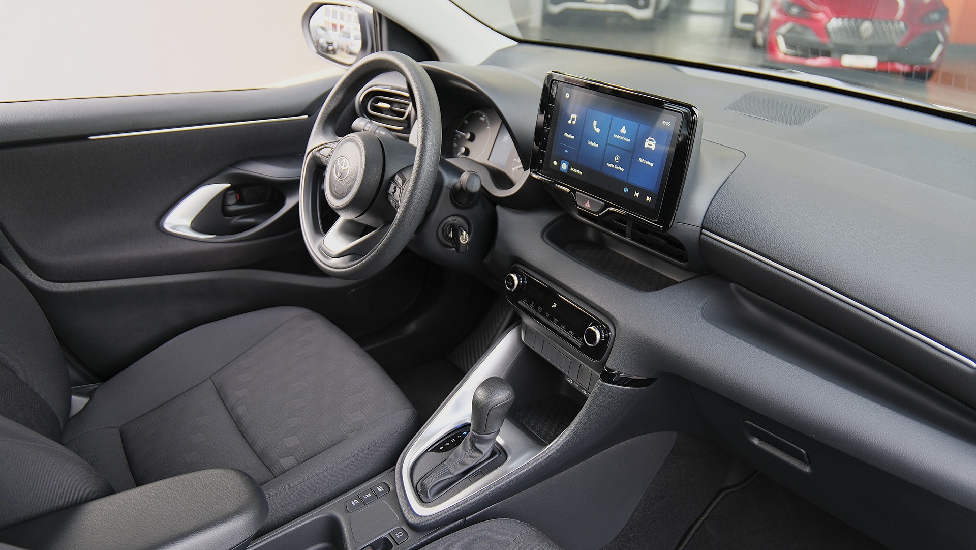 TOYOTA Yaris 1.5 Comfort e-CVT-image-15