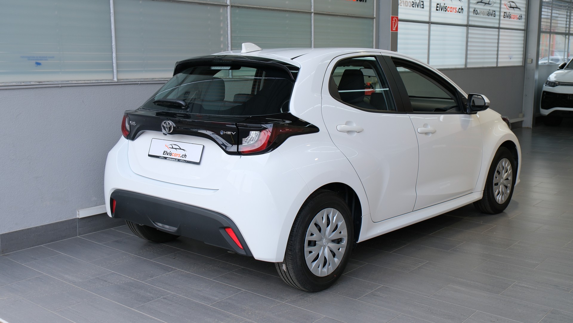 TOYOTA Yaris 1.5 Comfort e-CVT-image-24