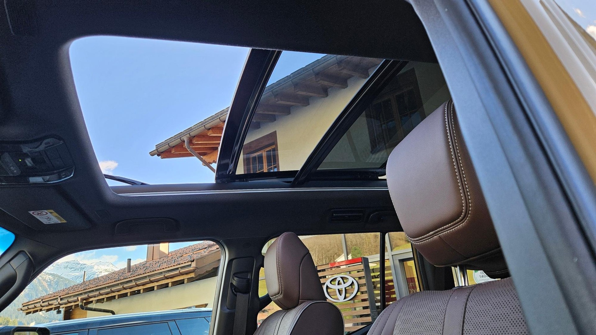 TOYOTA Land Cruiser 2.8 D First Edition-image-14