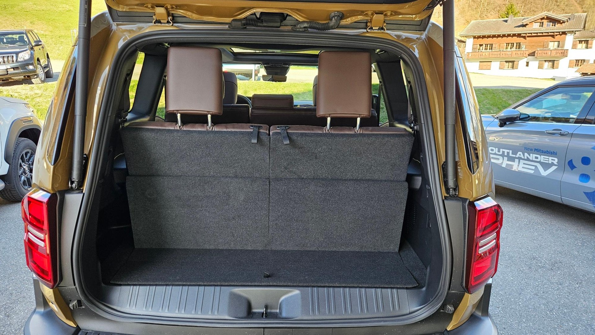 TOYOTA Land Cruiser 2.8 D First Edition-image-5