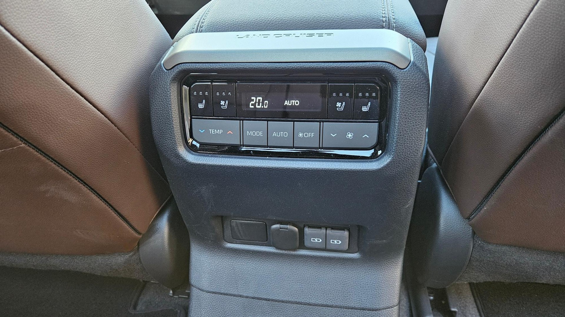 TOYOTA Land Cruiser 2.8 D First Edition-image-9