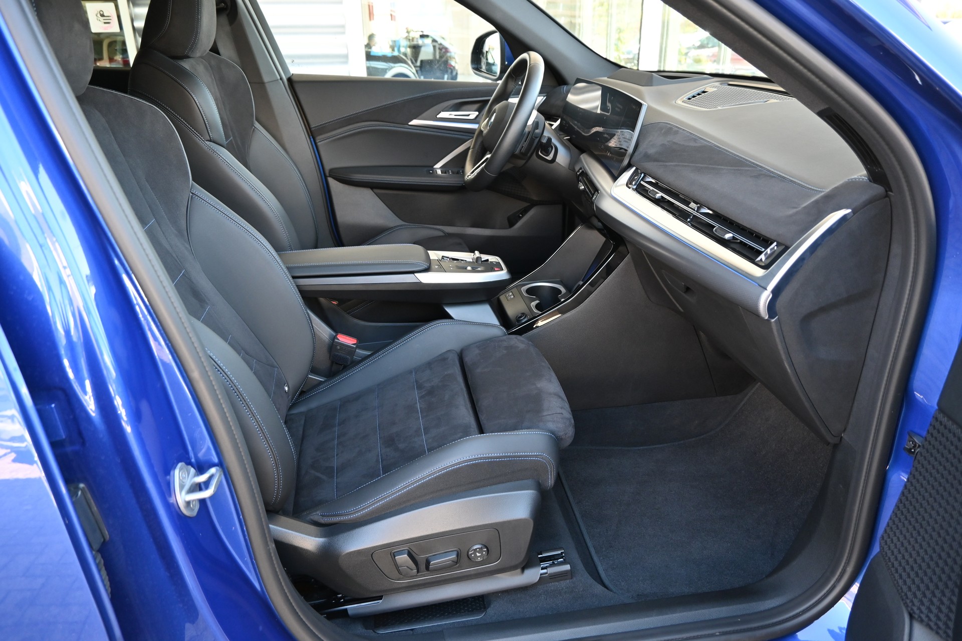 BMW X2 xDrive 20d 48V M Sport + AHK 2000kg-image-12
