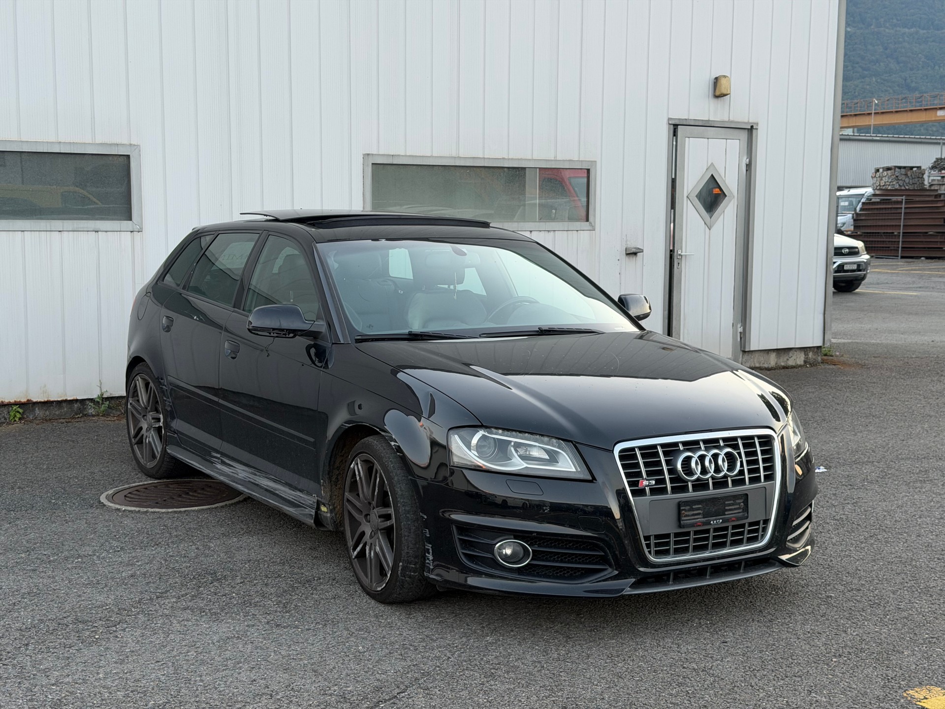 AUDI S3 Sportback 2.0 TFSI quattro S-tronic-image-2