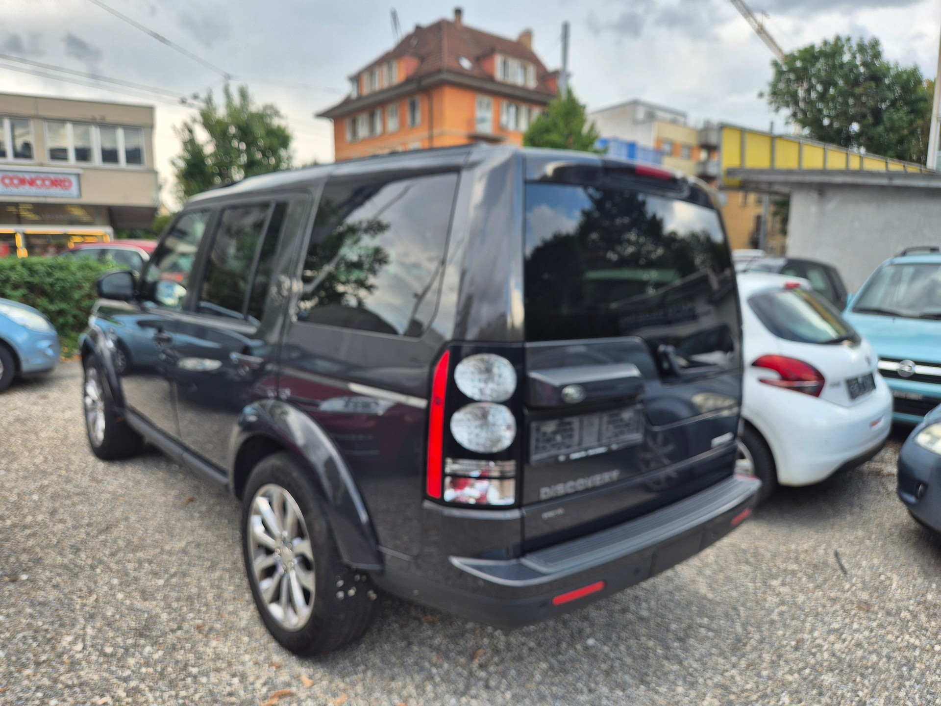 LAND ROVER Discovery 3.0 SDV6 HSE Luxury Automatic-image-4