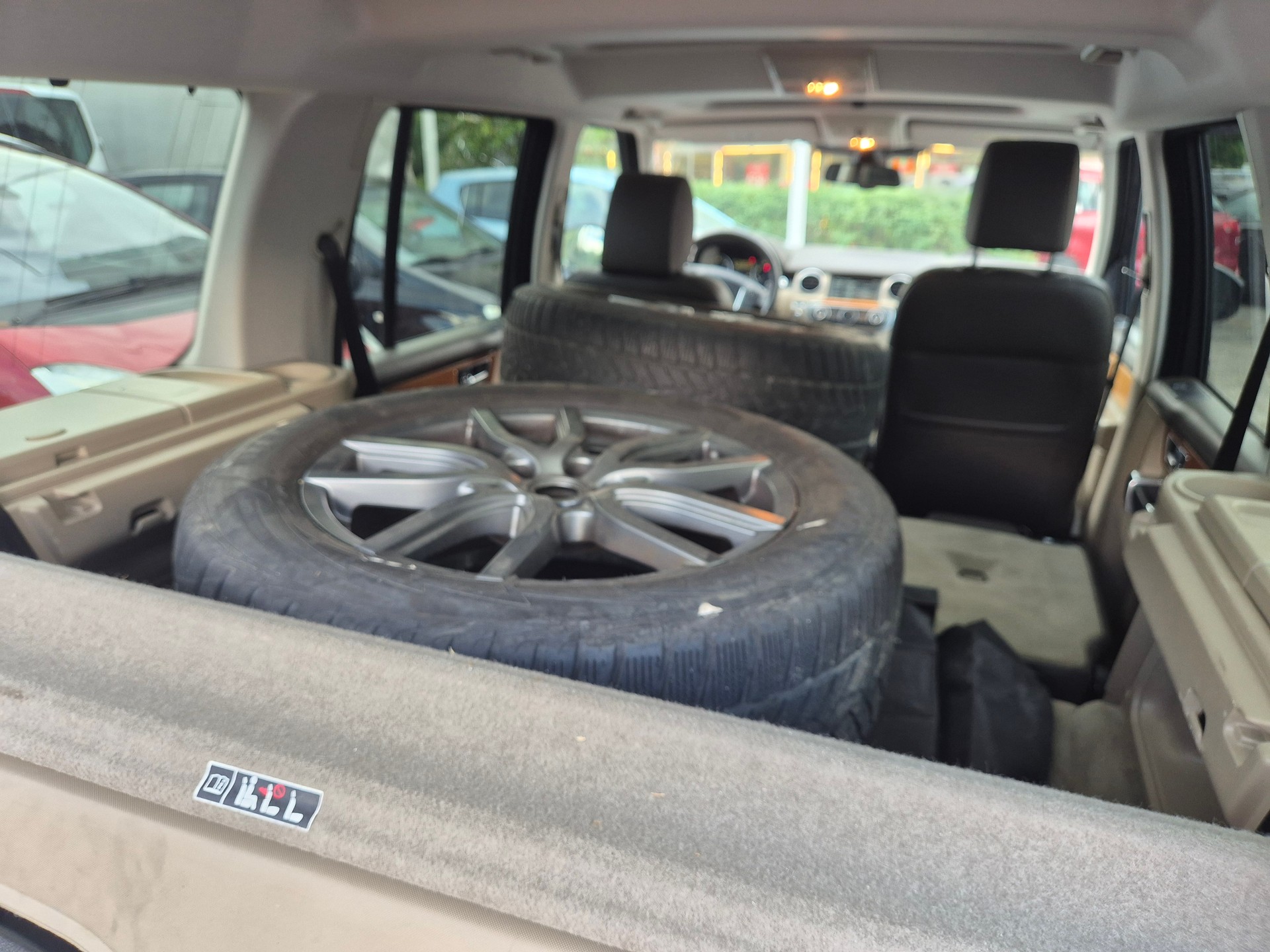 LAND ROVER Discovery 3.0 SDV6 HSE Luxury Automatic-image-7