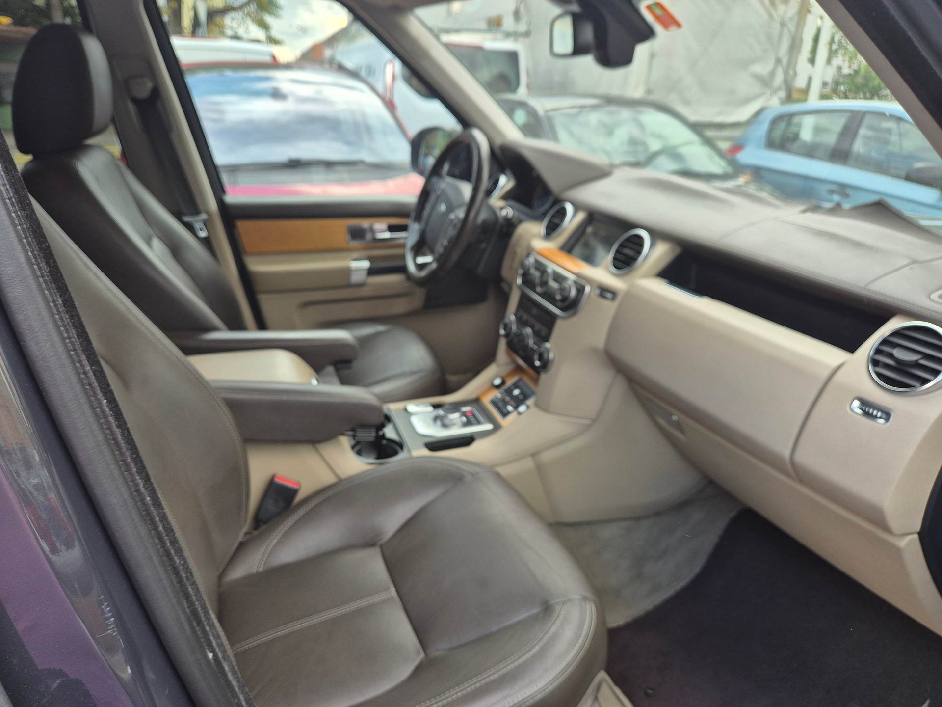 LAND ROVER Discovery 3.0 SDV6 HSE Luxury Automatic-image-9