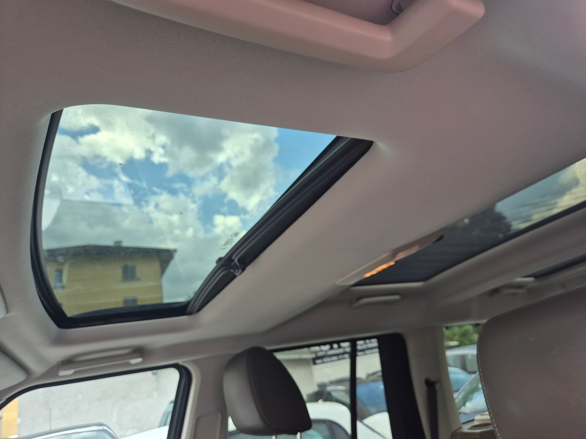 LAND ROVER Discovery 3.0 SDV6 HSE Luxury Automatic-image-10
