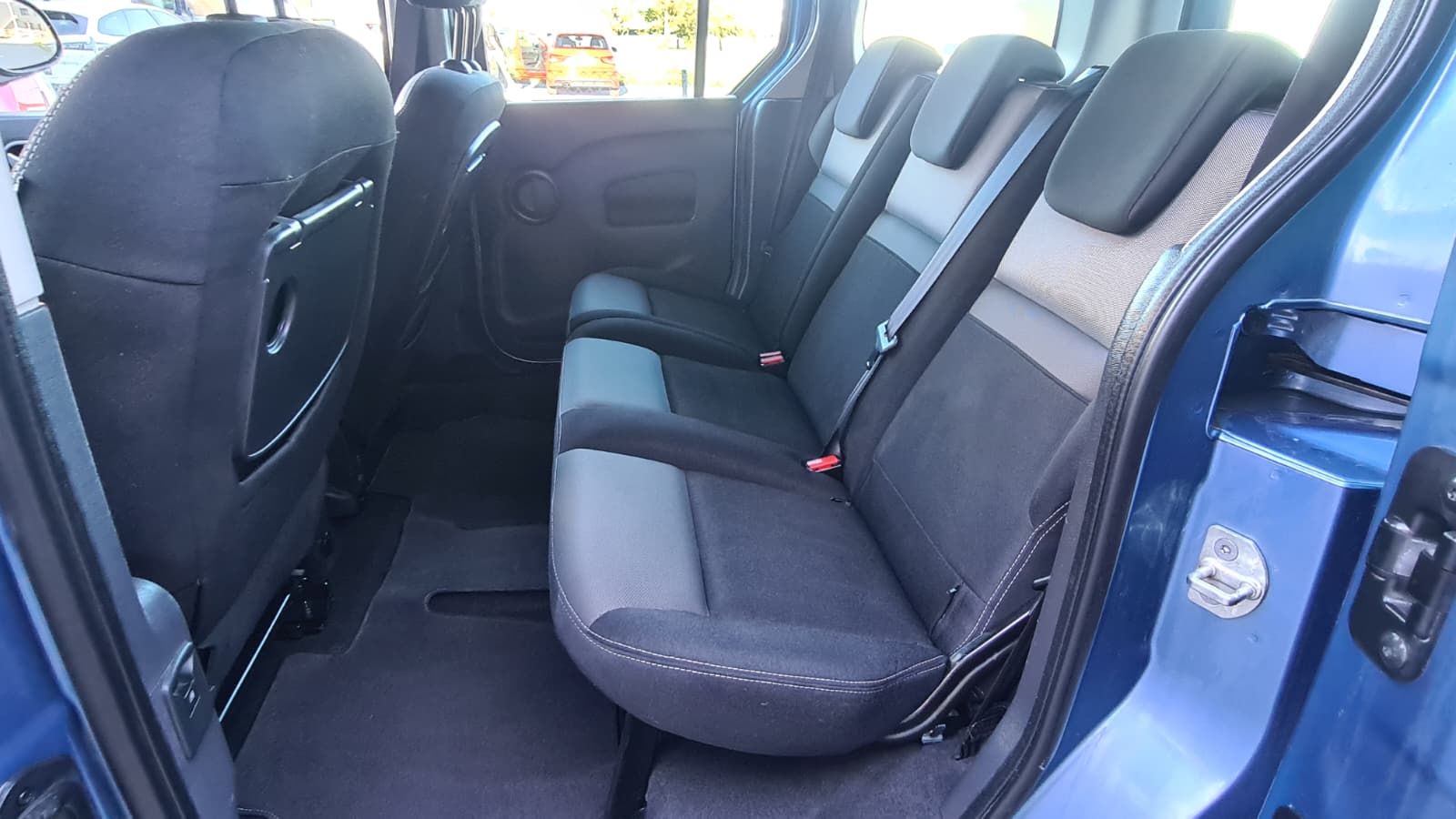 RENAULT Kangoo 1.5 dCi Intens ** 5-Plätzer ** Gr-Navi ** Sitzheizung ** Tempomat ** Klimaautomat ** PDC Hinten ** Frisch Ab MFK **-image-19