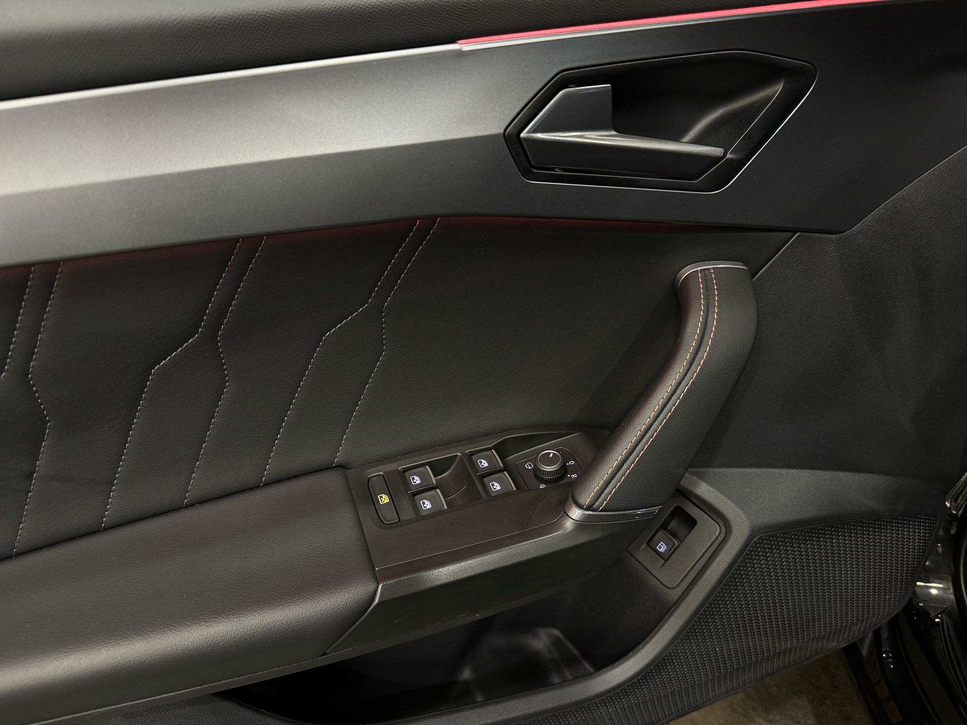 CUPRA LEON 1.4 e-HYBRID pHEV DSG-image-8