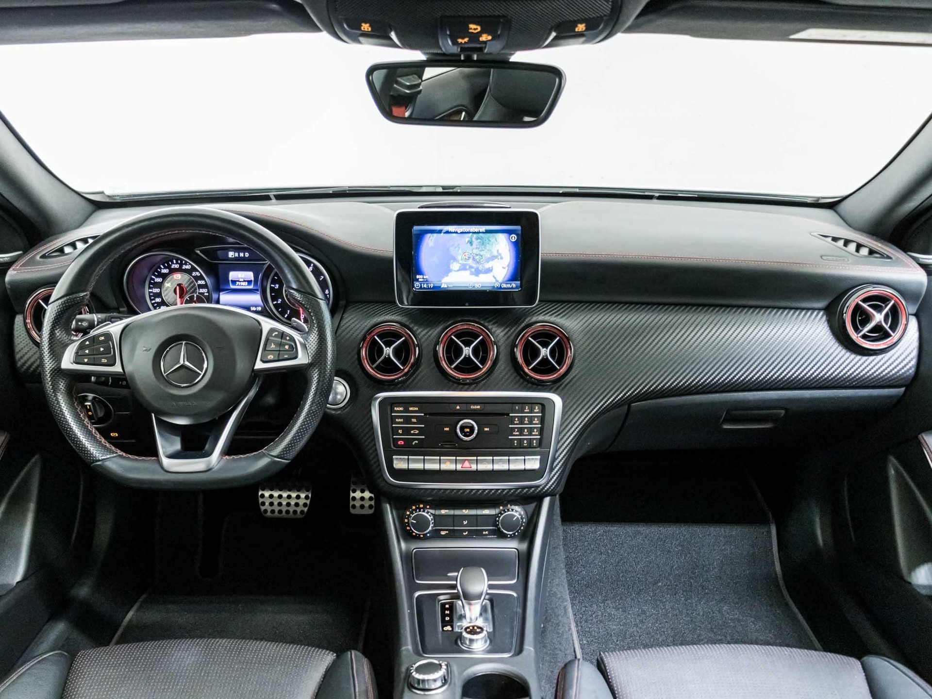 MERCEDES-BENZ A 45 AMG 4MATIC-image-11