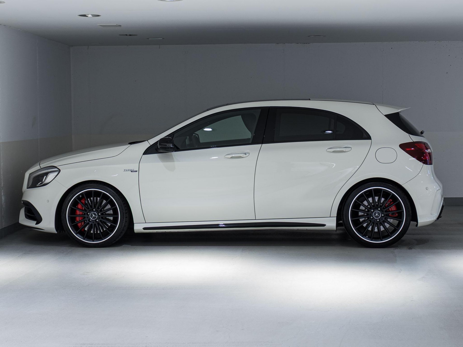 MERCEDES-BENZ A 45 AMG 4MATIC-image-4