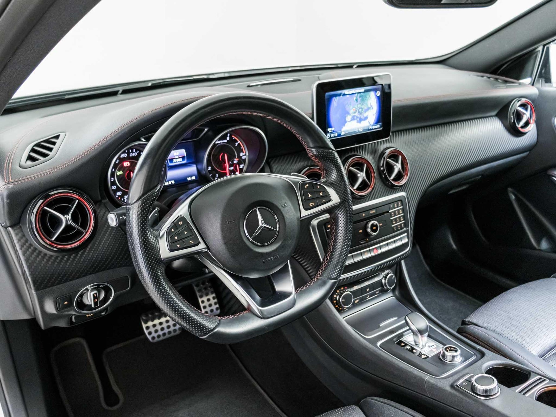 MERCEDES-BENZ A 45 AMG 4MATIC-image-9